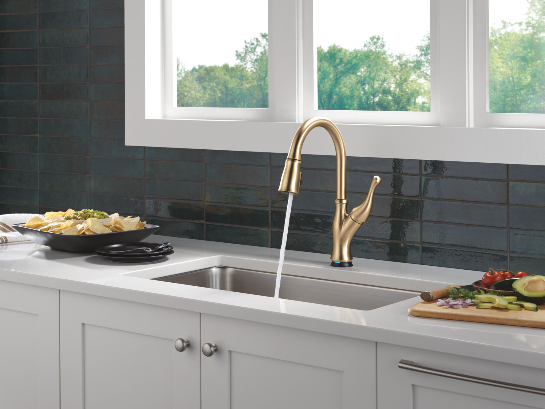 Touch<sub>2</sub>O&reg; Technology Kitchen Faucet with Touchless Technology