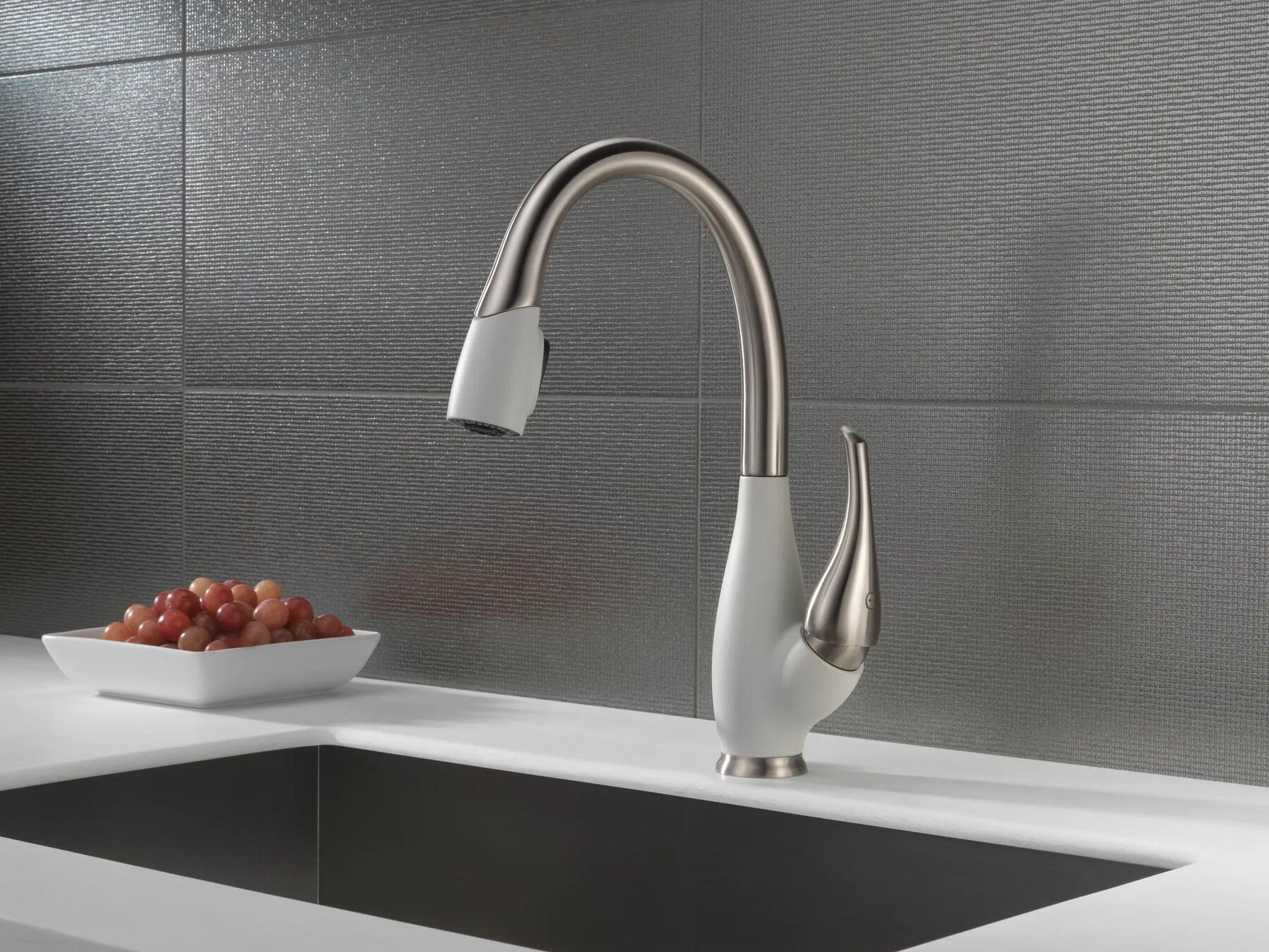 Single Handle Pull-Down Kitchen Faucet