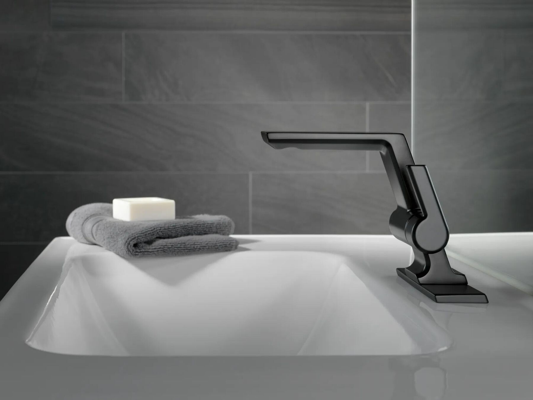 Single Handle Bathroom Faucet