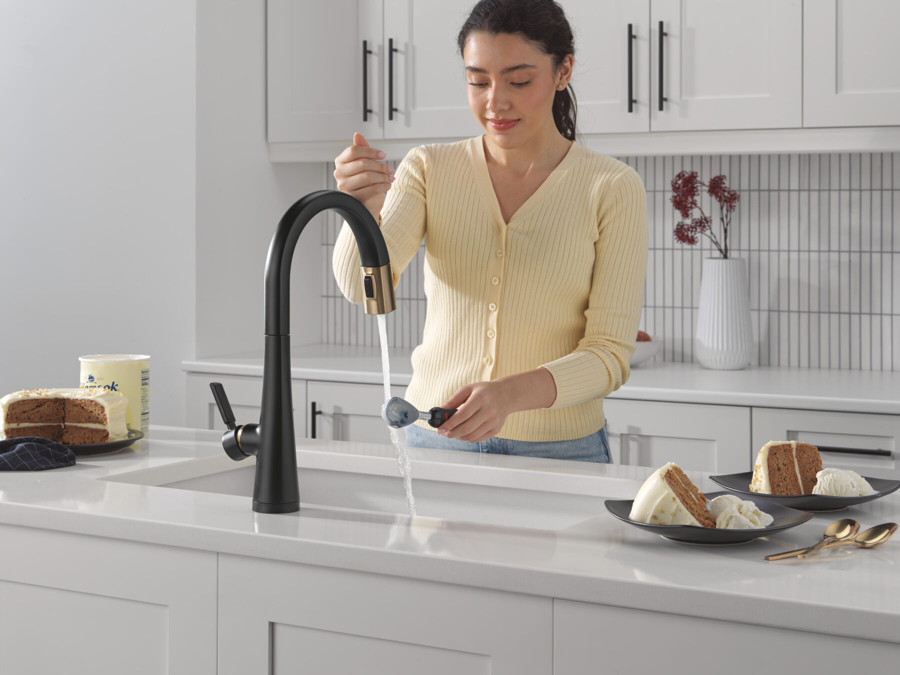 Touch<sub>2</sub>O&reg; Technology Kitchen Faucet with Touchless Technology