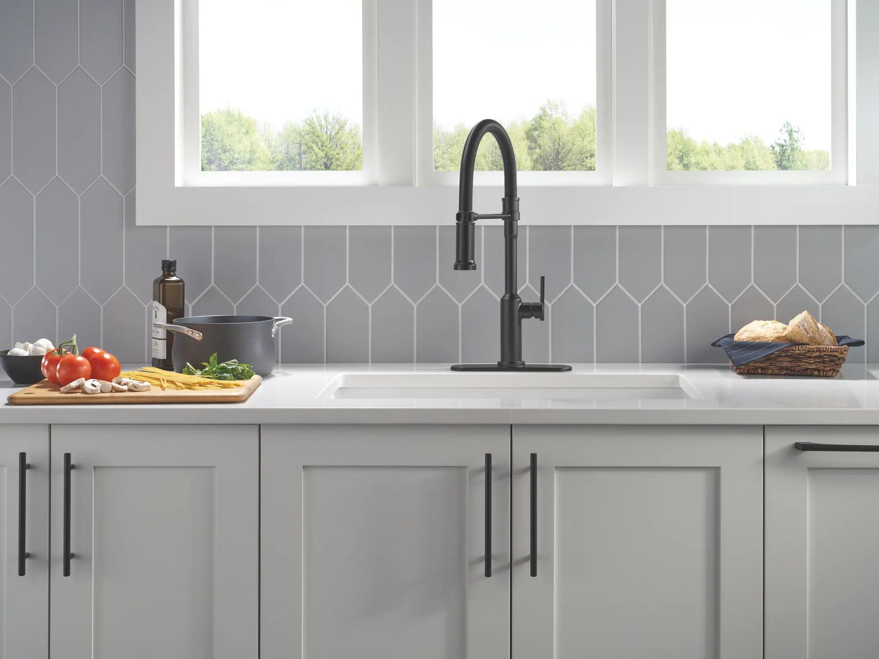 Single Handle Pull-Down Kitchen Faucet With Spring Spout