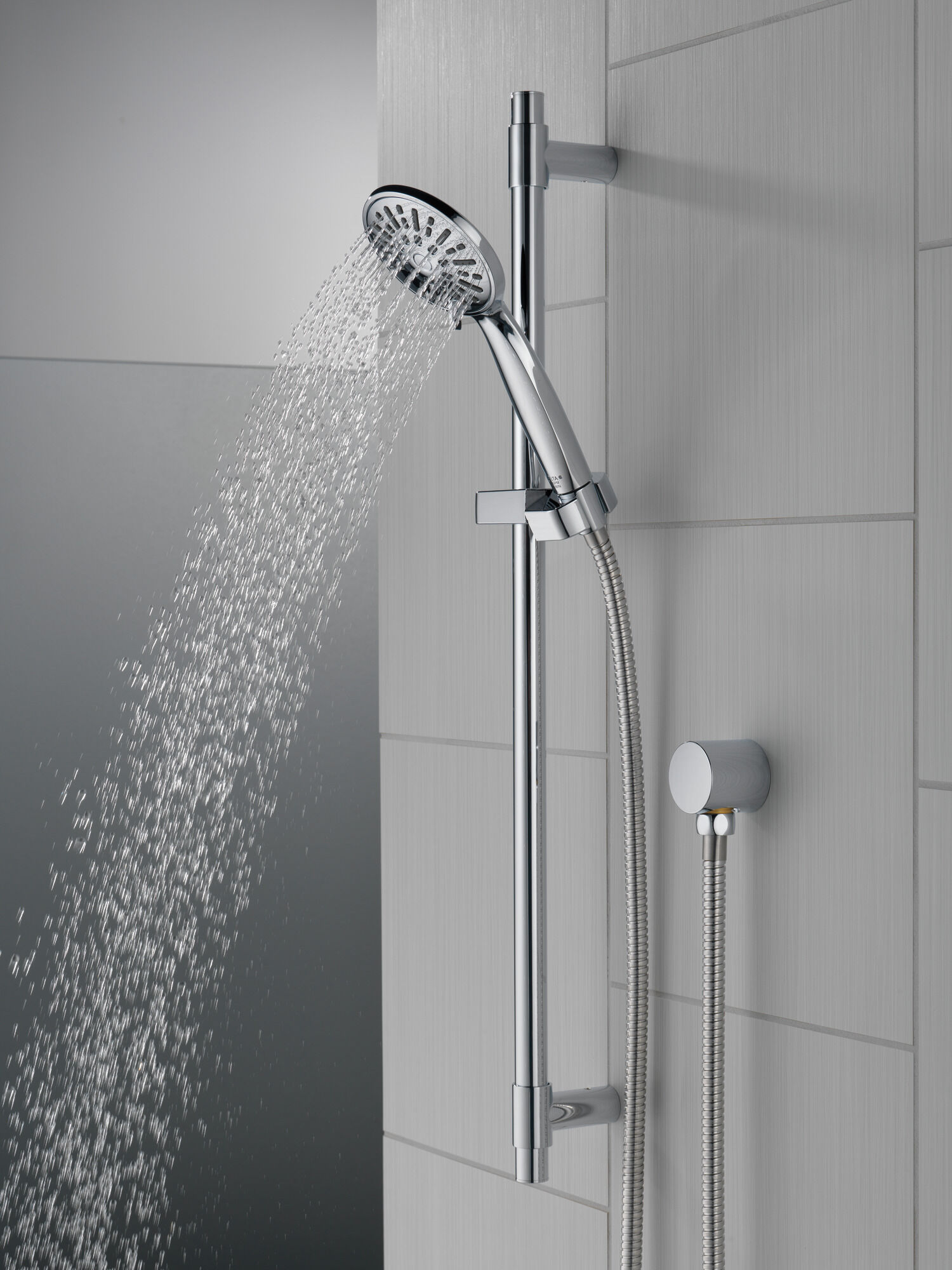 う*ま様 DeliciousTaylormade DOORZ BrasstyMa Hand Shower 1.75 GPM w/Slide Bar 4S in Chrome 51361 | Delta Faucet