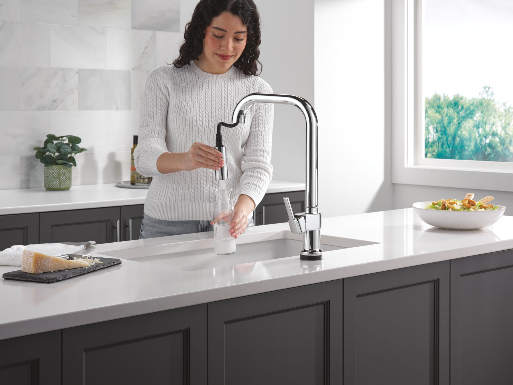 Touch2O&reg; with Touchless Technology Single Handle Pull-Down Kitchen Faucet