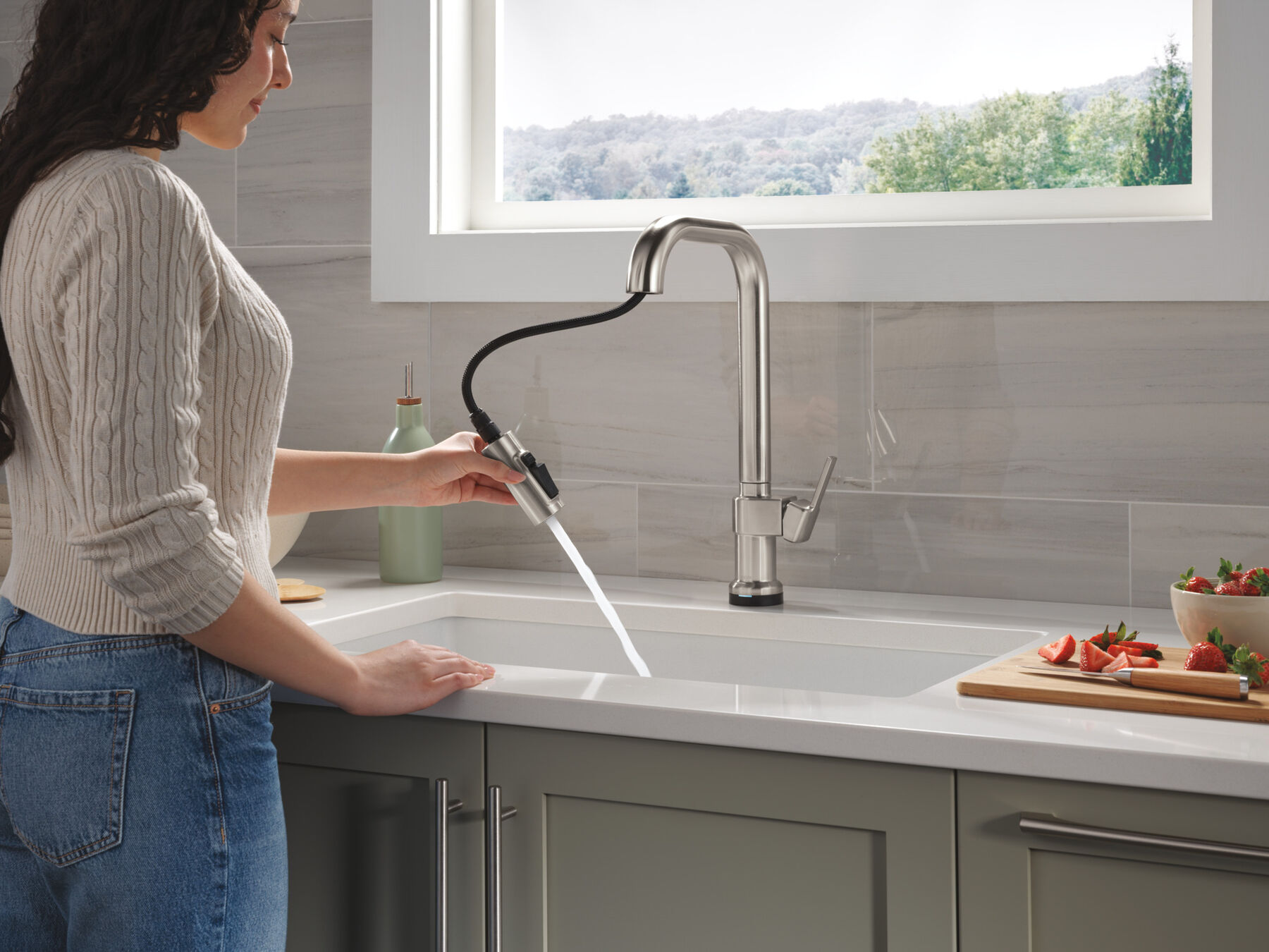 Touch2O&reg; with Touchless Technology Single Handle Pull-Down Kitchen Faucet