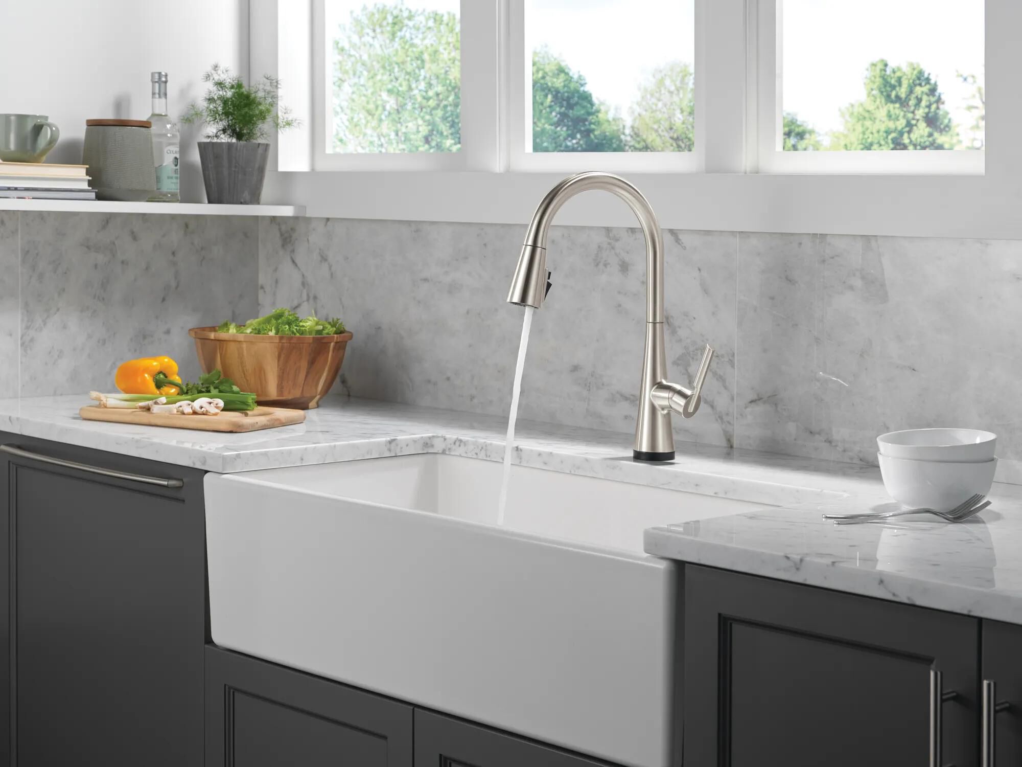 Single Handle Kitchen Pull-Down Faucet with Touch2O® Technology
