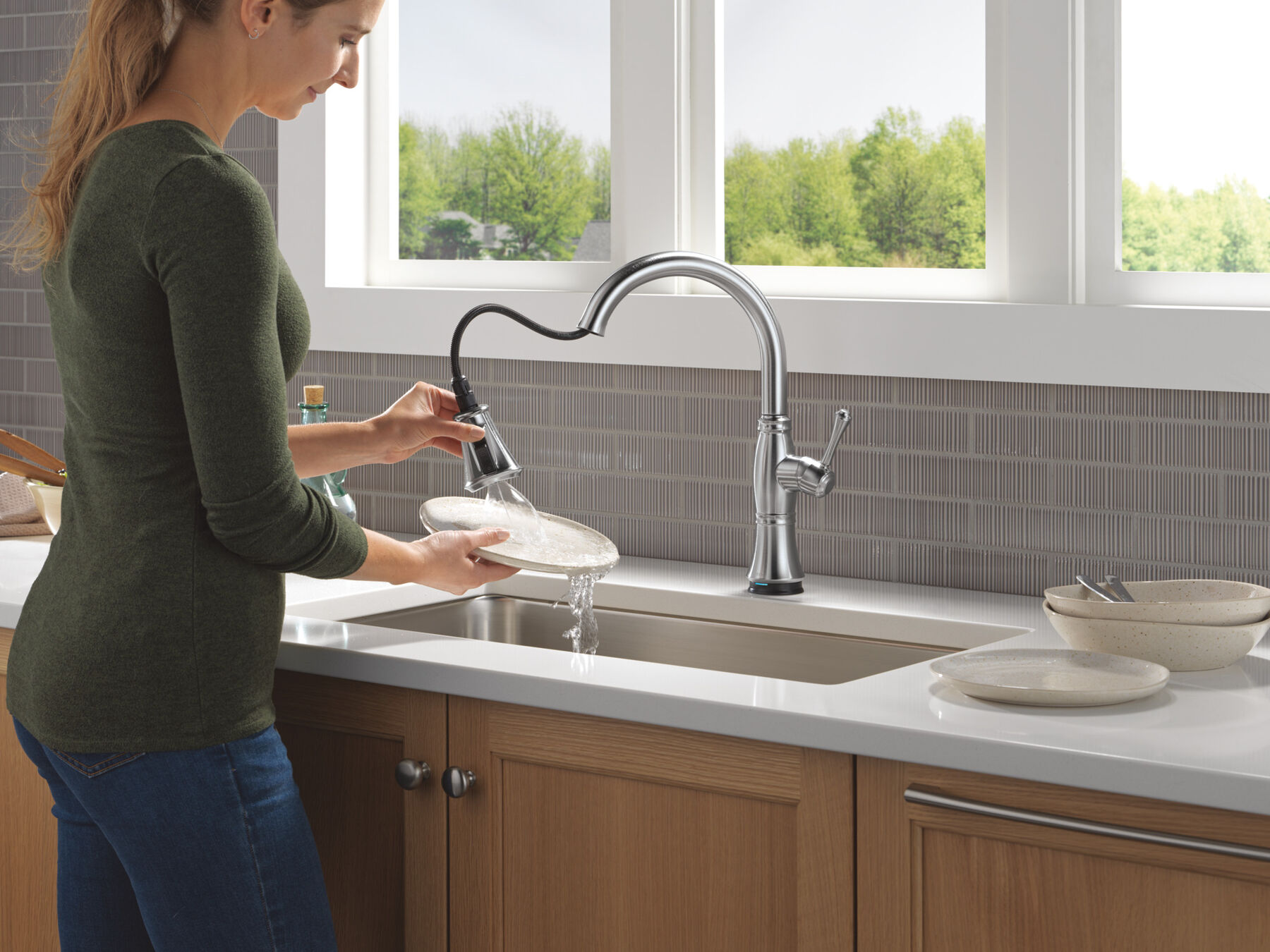 Touch<sub>2</sub>O&reg; Technology Kitchen Faucet with Touchless Technology
