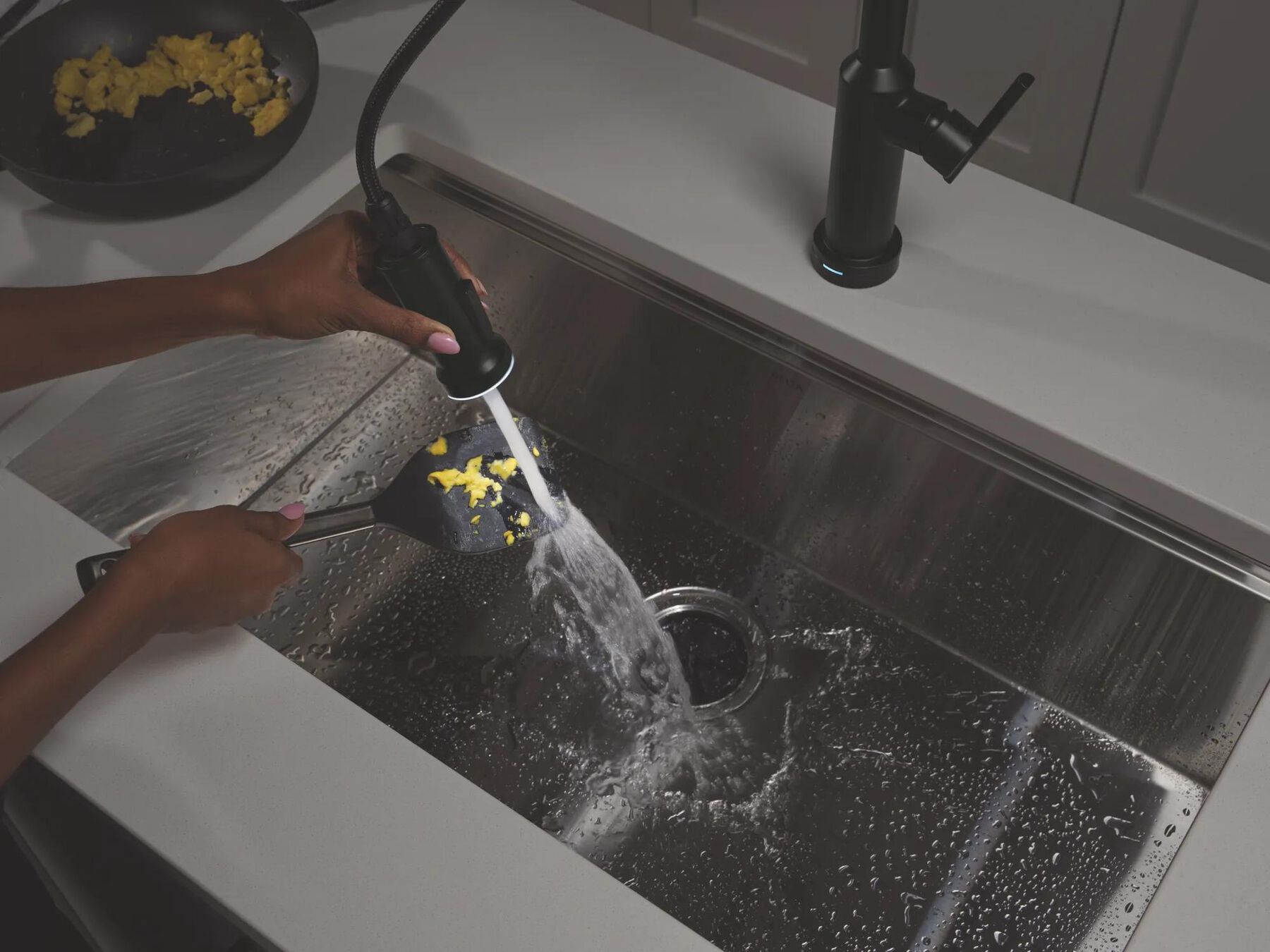 Touch2O&reg; Technology Kitchen Faucet with Touchless Technology