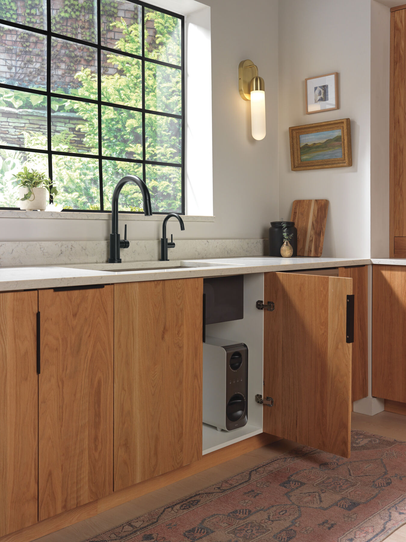 Touch<sub>2</sub>O&reg; Technology Kitchen Faucet with Touchless Technology