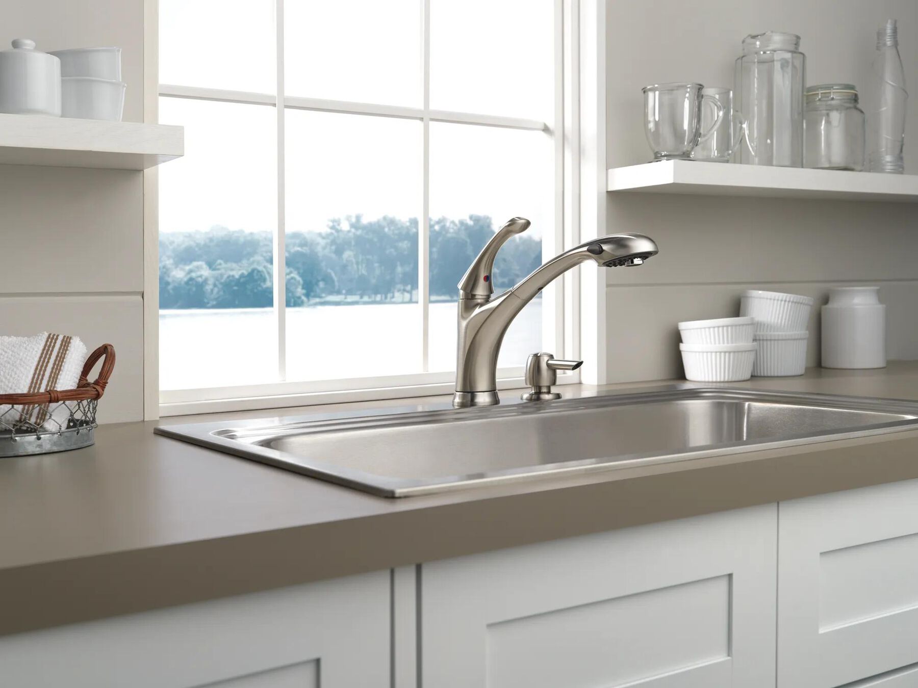 Single Handle Pull-Out Kitchen Faucet with Soap Dispenser