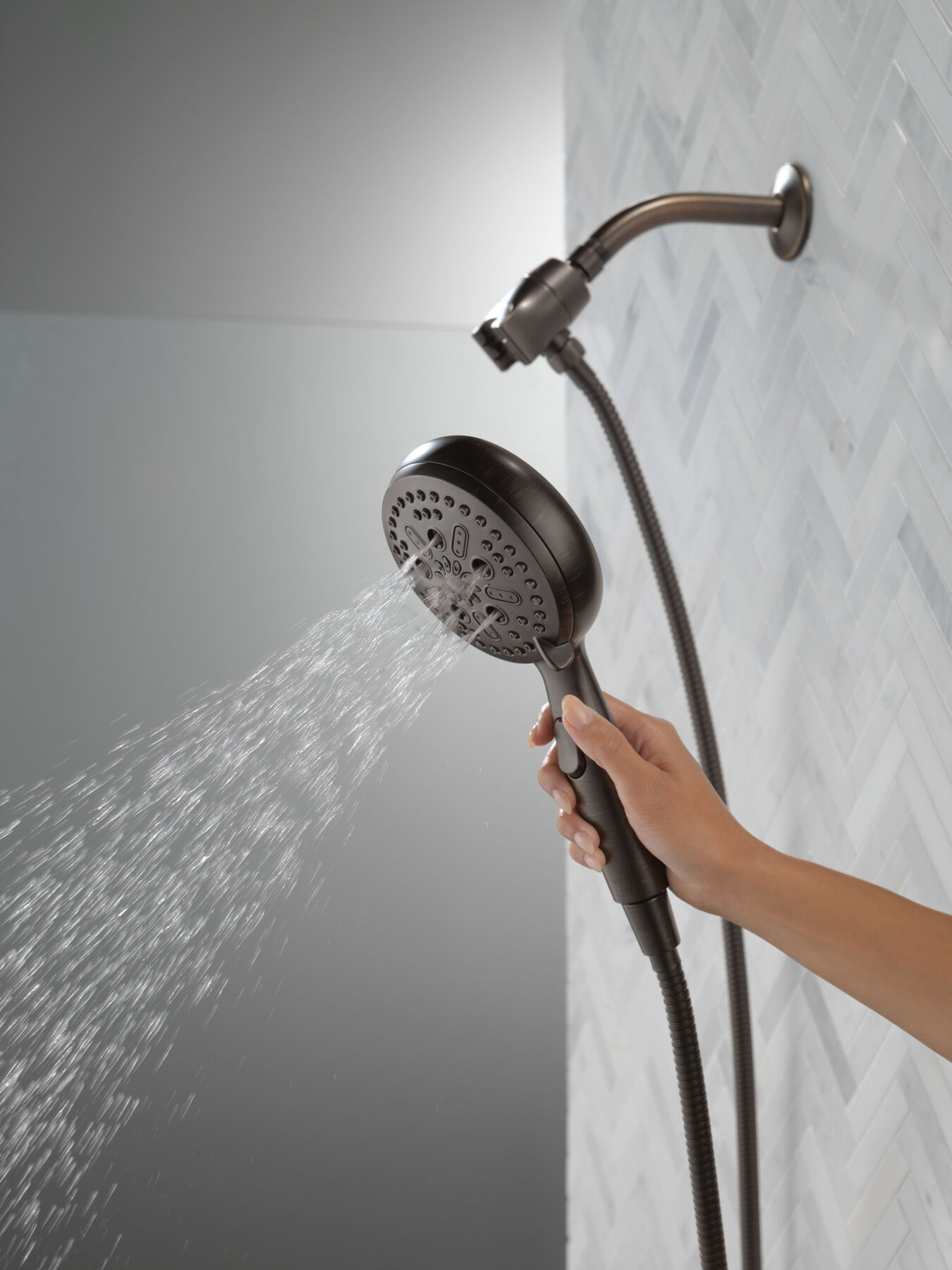 7-Setting SureDock&reg; Magnetic Hand Shower