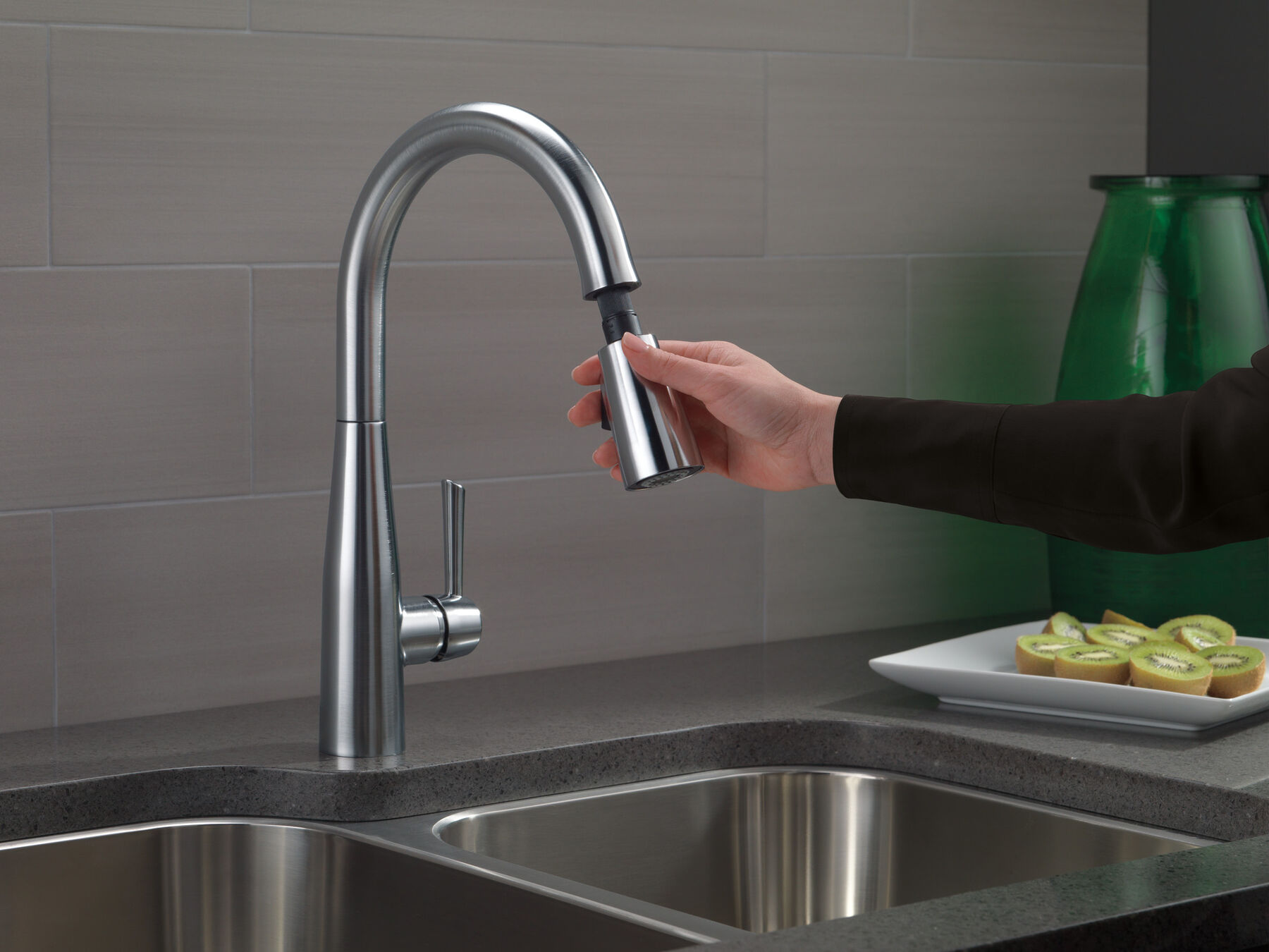 Single Handle Pull-Down Kitchen Faucet