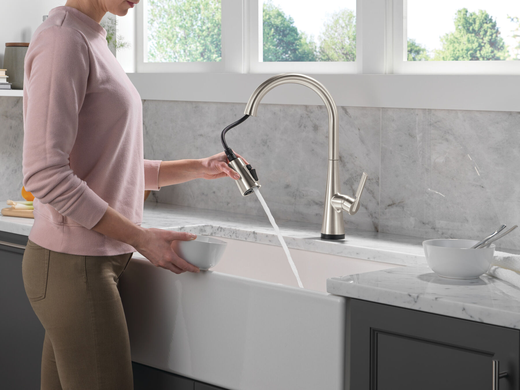 Single Handle Pull-Down Touch<sub>2</sub>O&reg; Technology Kitchen Faucet with Touchless Technology