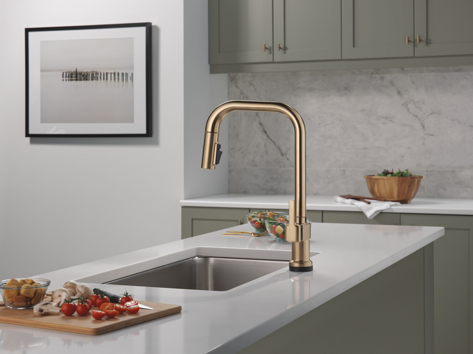 Touch2O&reg; with Touchless Technology Single Handle Pull-Down Kitchen Faucet