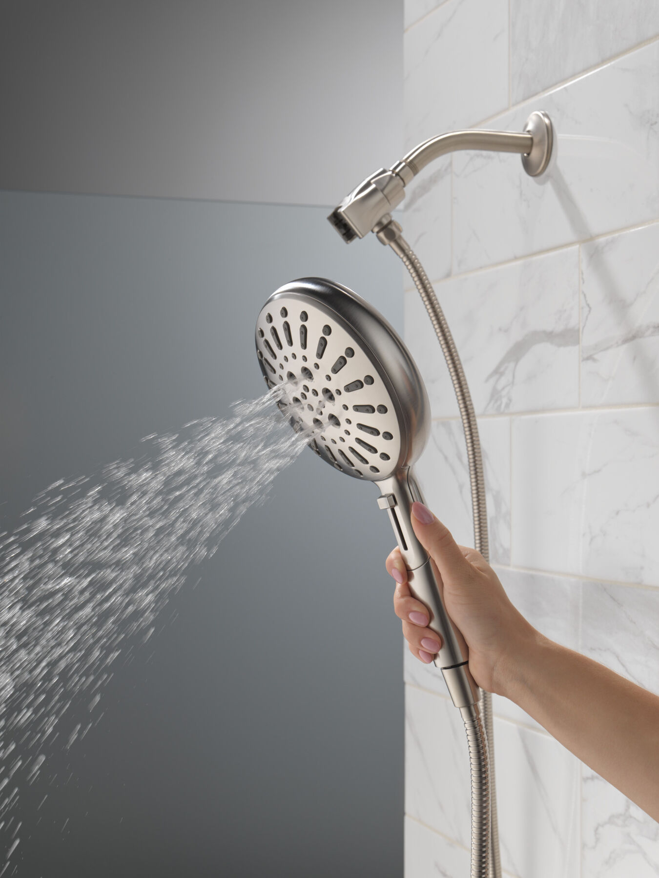 7-Setting SureDock&reg; Magnetic Hand Shower