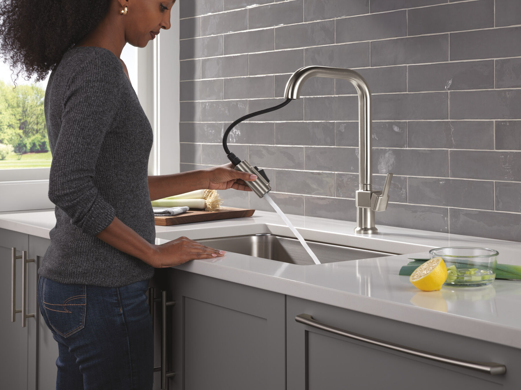 Single Handle Pull-Down Kitchen Faucet
