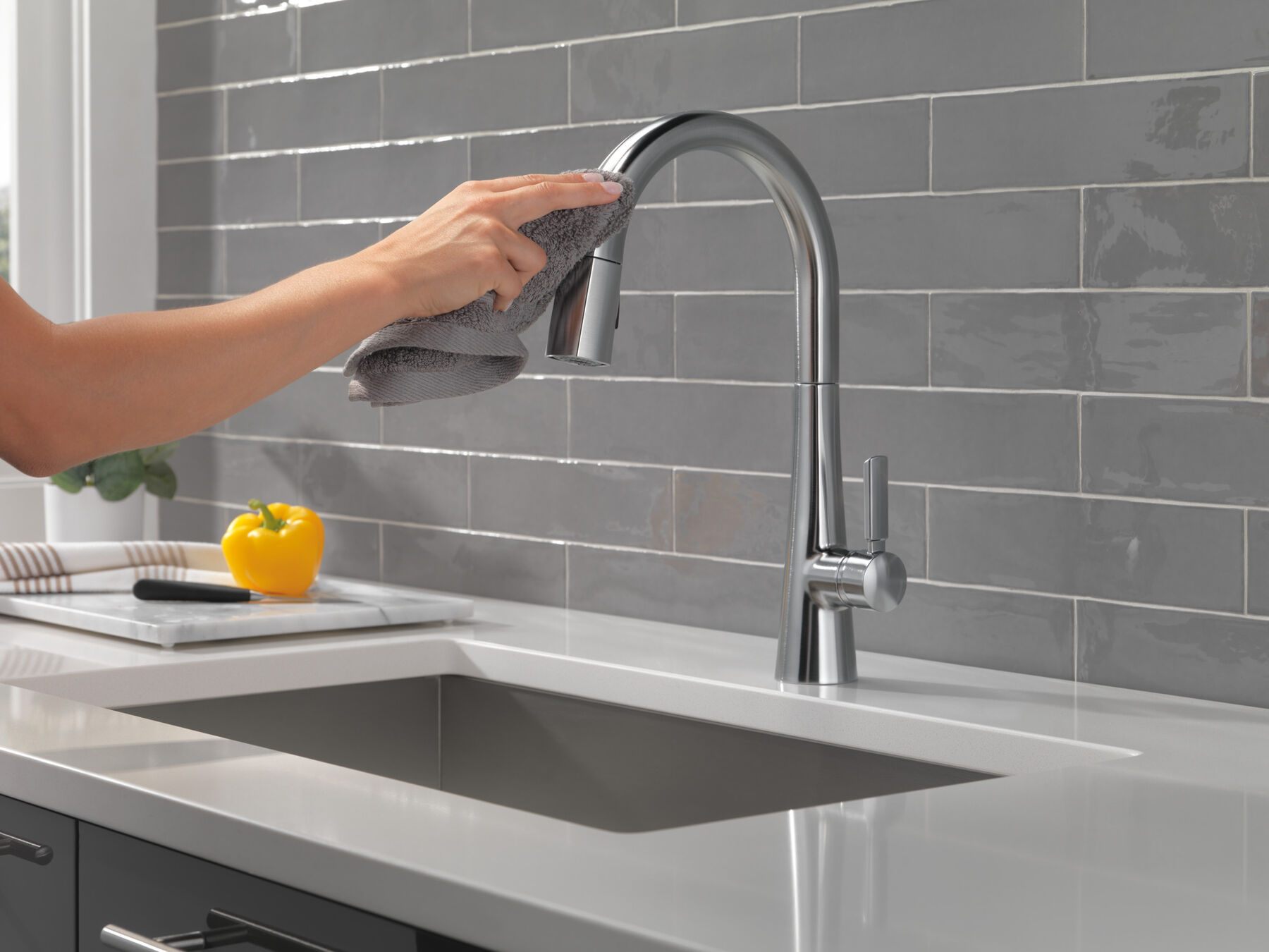 Single Handle Pull-Down Kitchen Faucet
