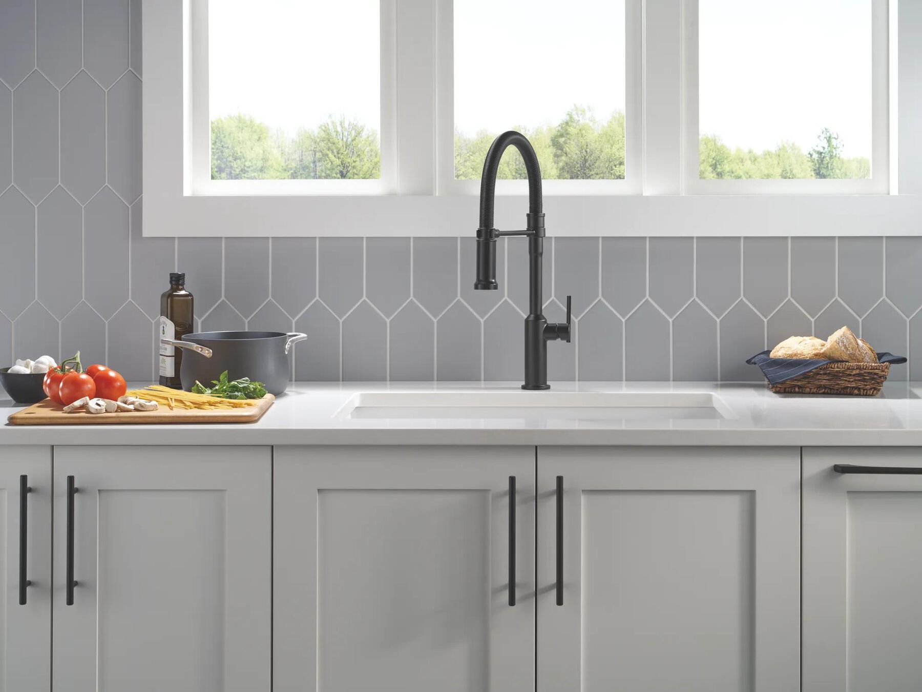 Single Handle Pull-Down Kitchen Faucet With Spring Spout