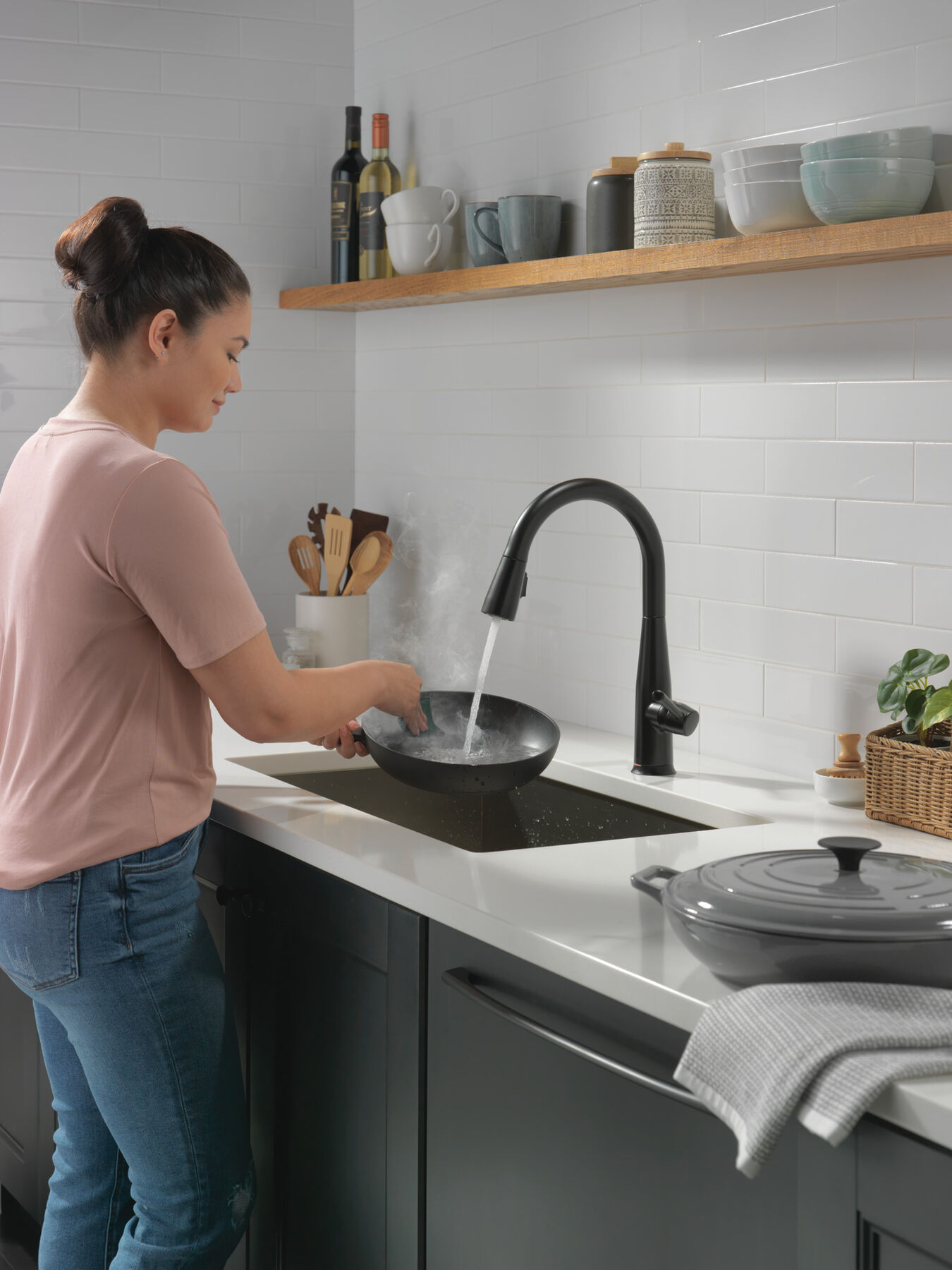 Single Handle Pull-Down Kitchen Faucet with Touch<sub>2</sub>O&reg; Technology