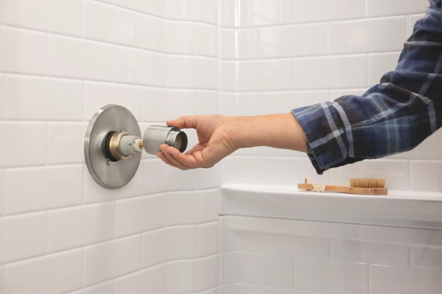 Monitor&reg; 14 Series Tub and Shower