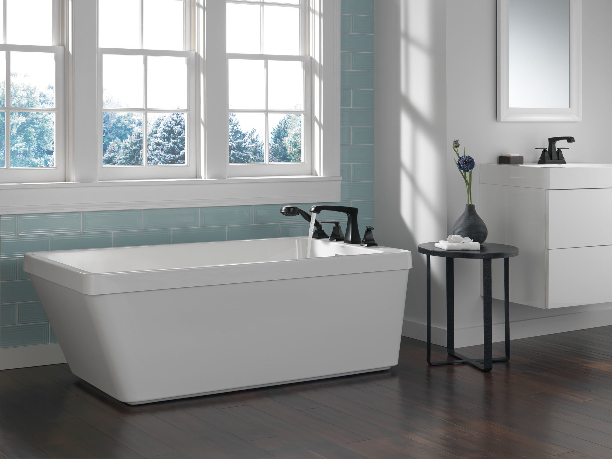 Roman Tub Trim with Hand Shower in Matte Black T4764-BL | Delta Faucet