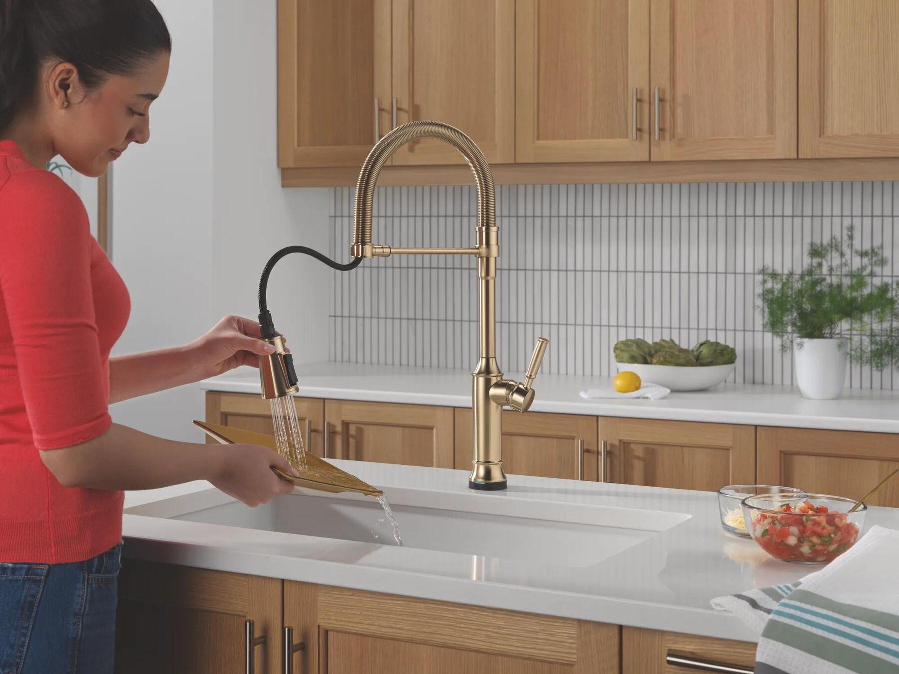 Touch2O&reg; Technology Kitchen Faucet with Touchless Technology