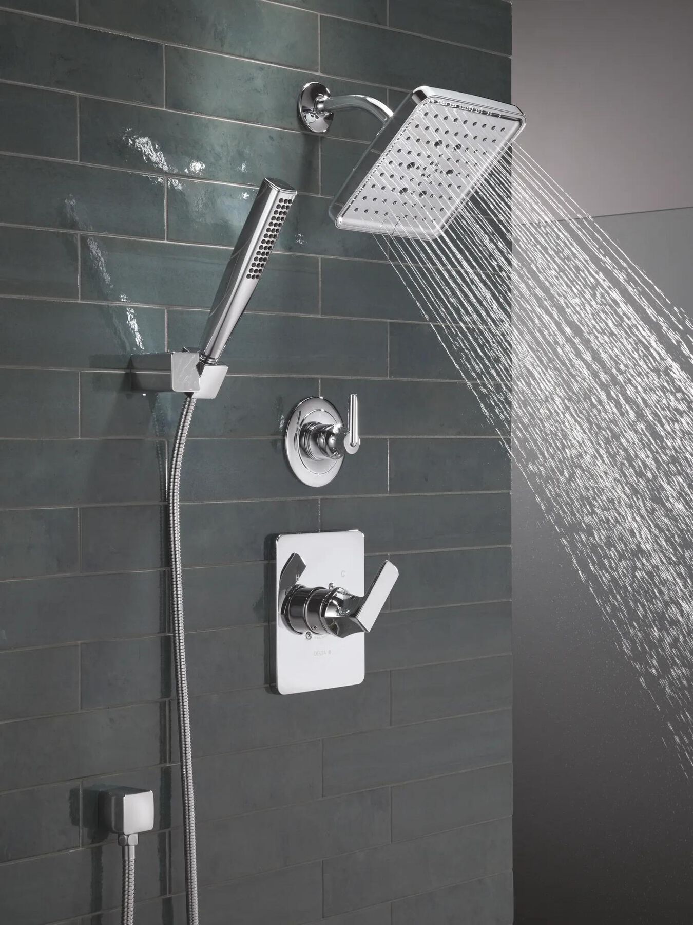 Monitor 14 Series Custom Shower Bundle