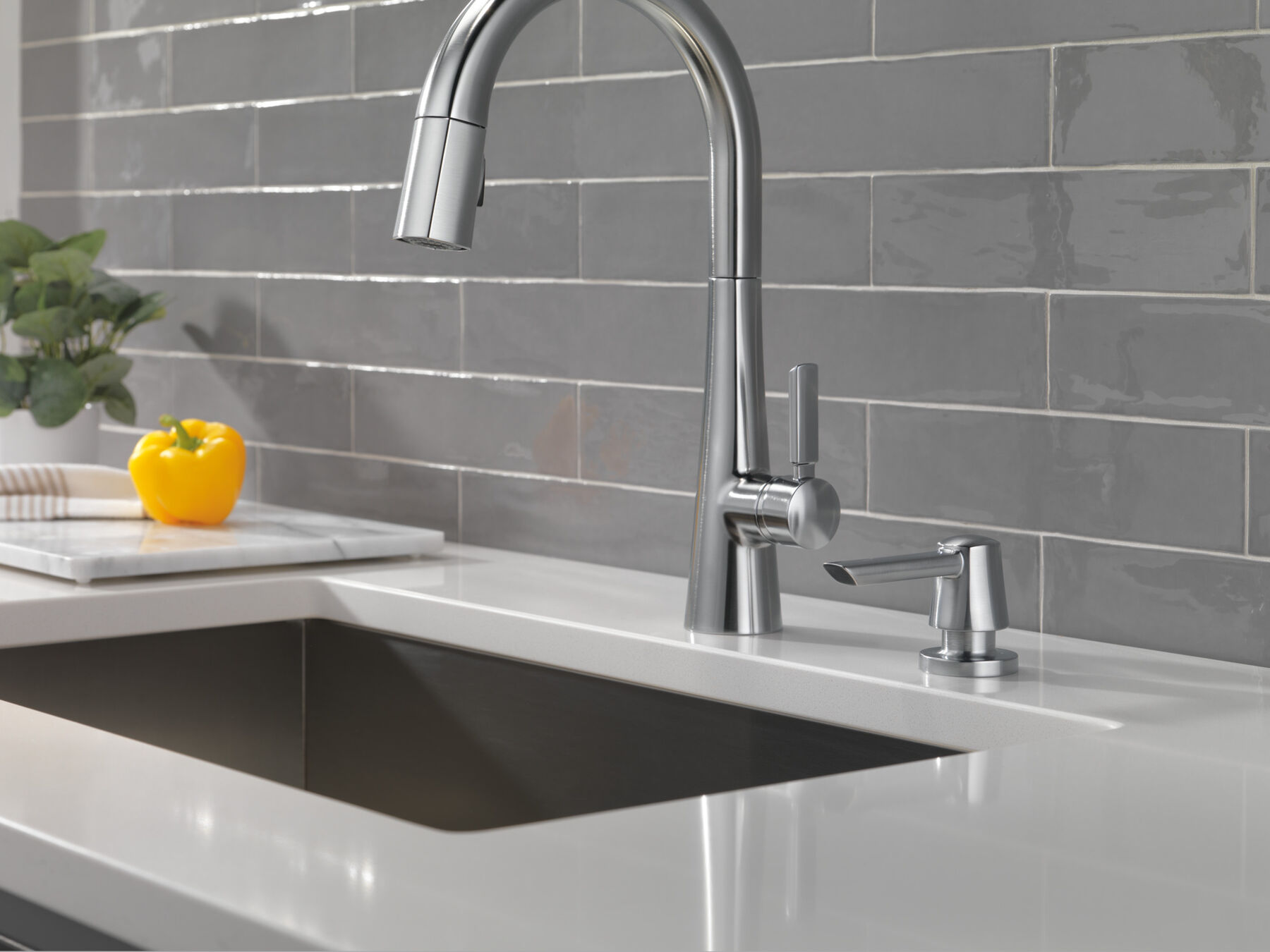 Single Handle Pull-Down Kitchen Faucet