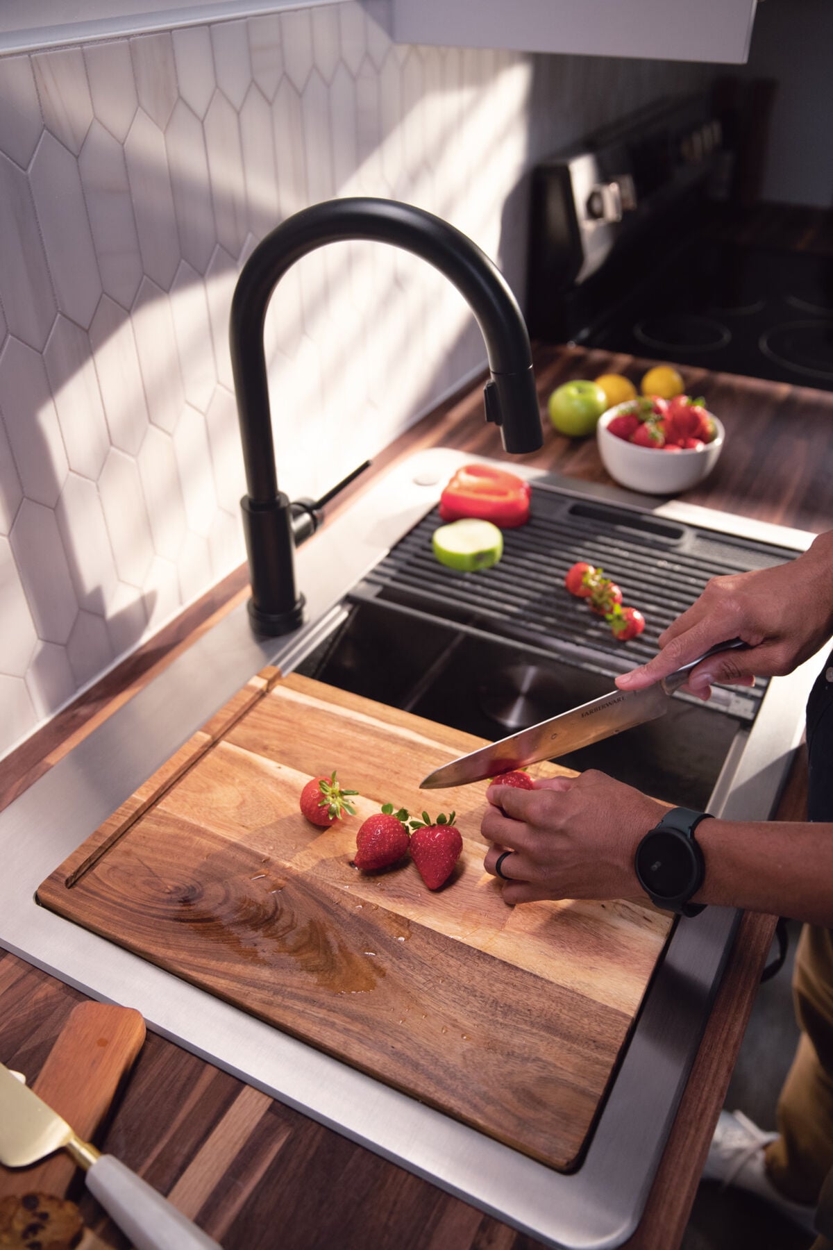 Single Handle Pull-Down Kitchen Faucet with Touch<sub>2</sub>O&reg; Technology