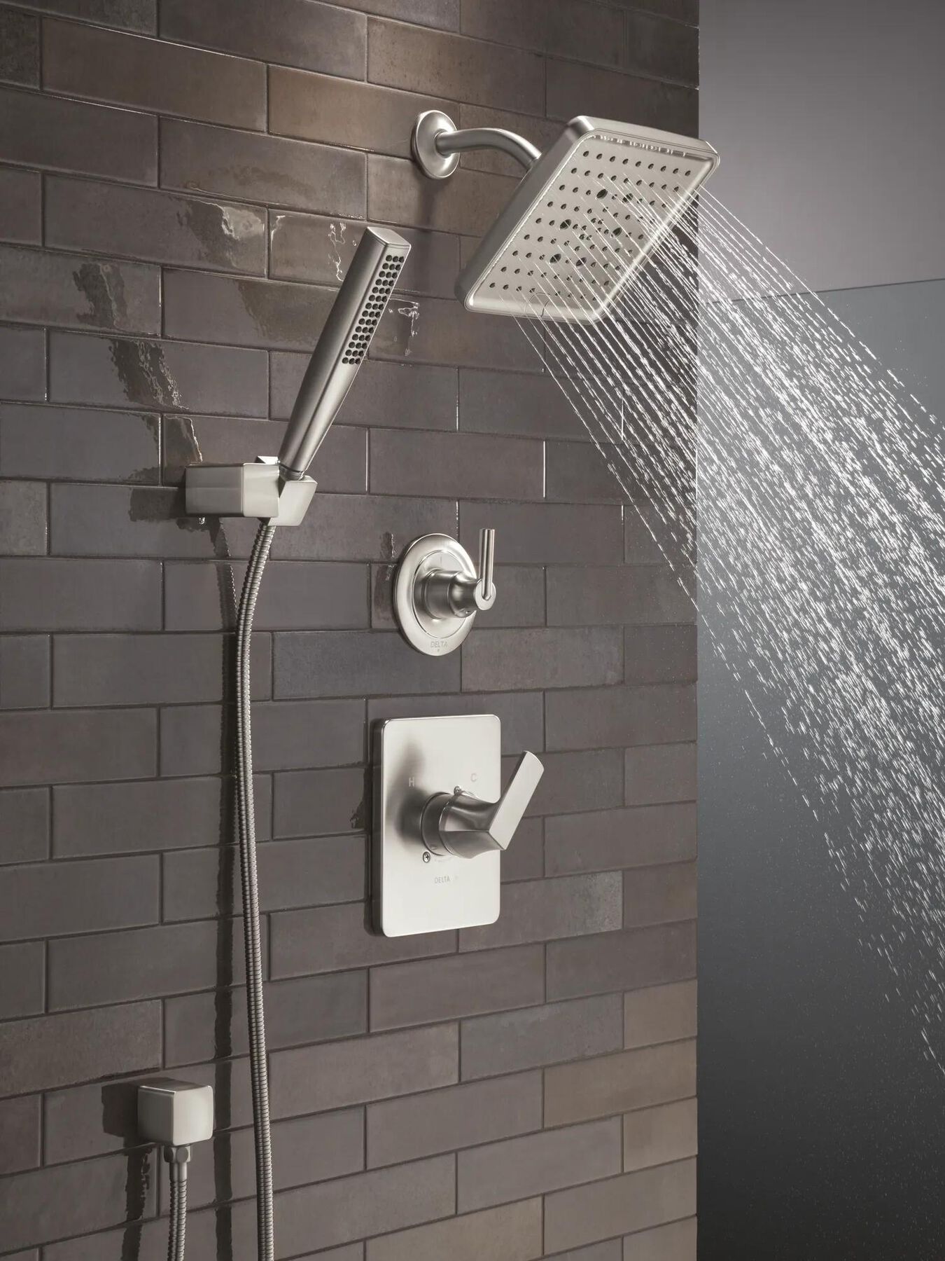 Monitor 14 Series Custom Shower Bundle