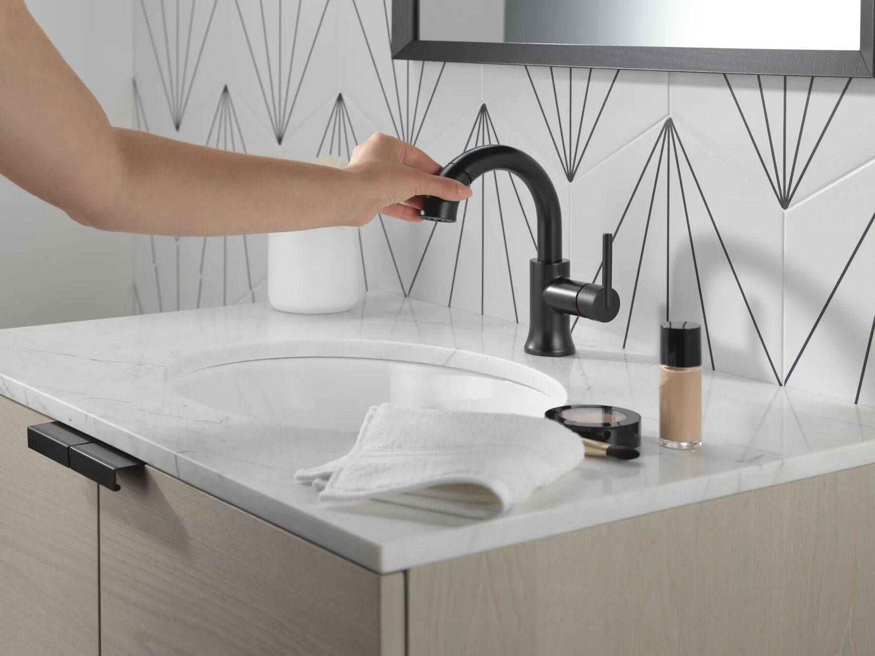 Single Handle Pull-Down Bathroom Faucet