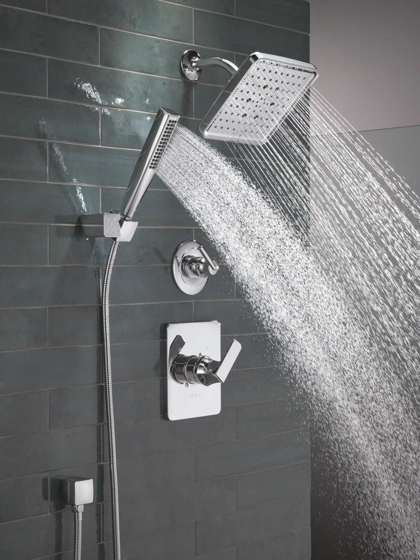 Monitor 14 Series Custom Shower Bundle