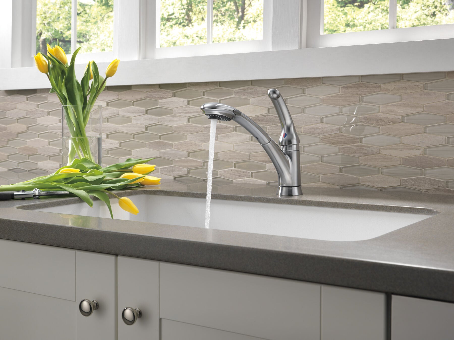 Single Handle Pull-Out Kitchen Faucet
