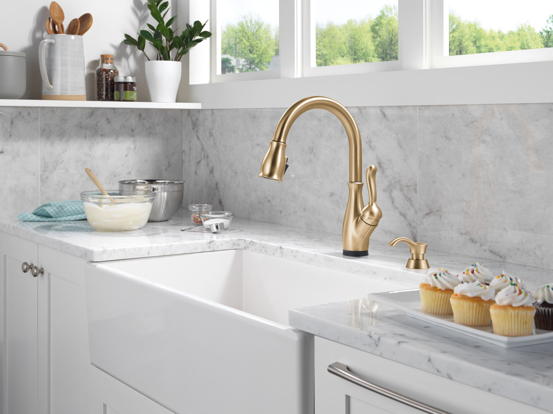 Touchless Pull-Down Kitchen with Soap Disp Bundle