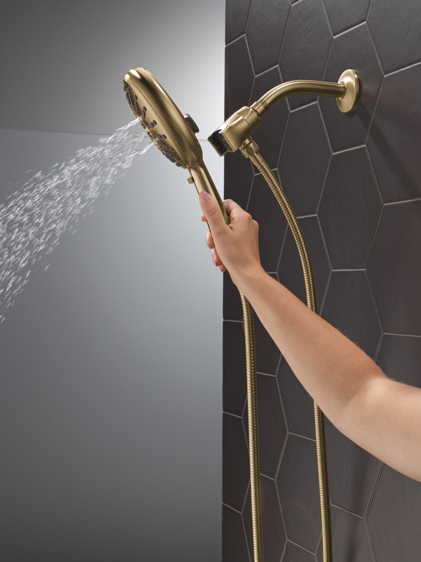 7-Setting SureDock&reg; Magnetic Hand Shower
