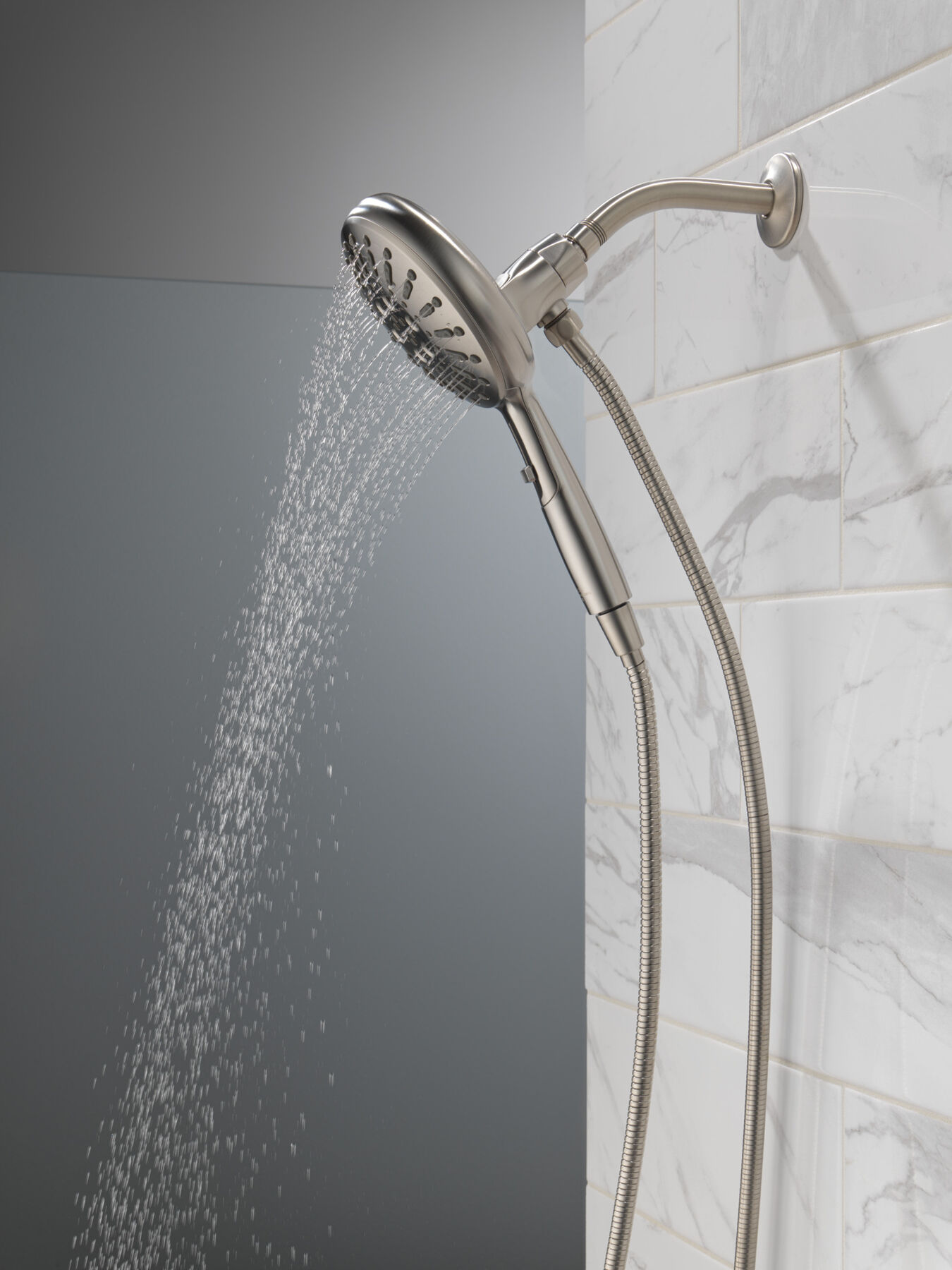 7-Setting SureDock&reg; Magnetic Hand Shower
