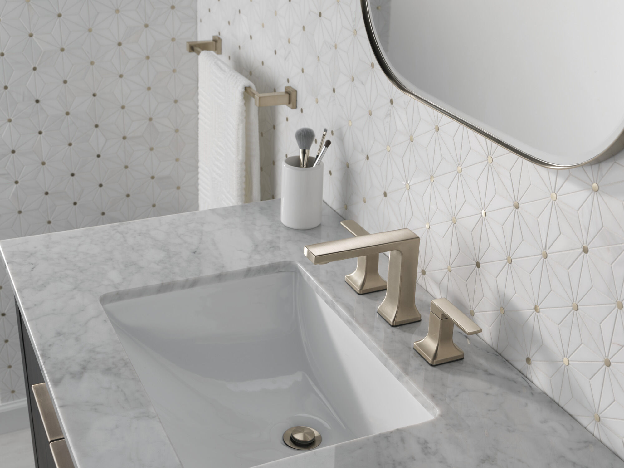 Towel Bar in Stainless IAO20818-SS | Delta Faucet