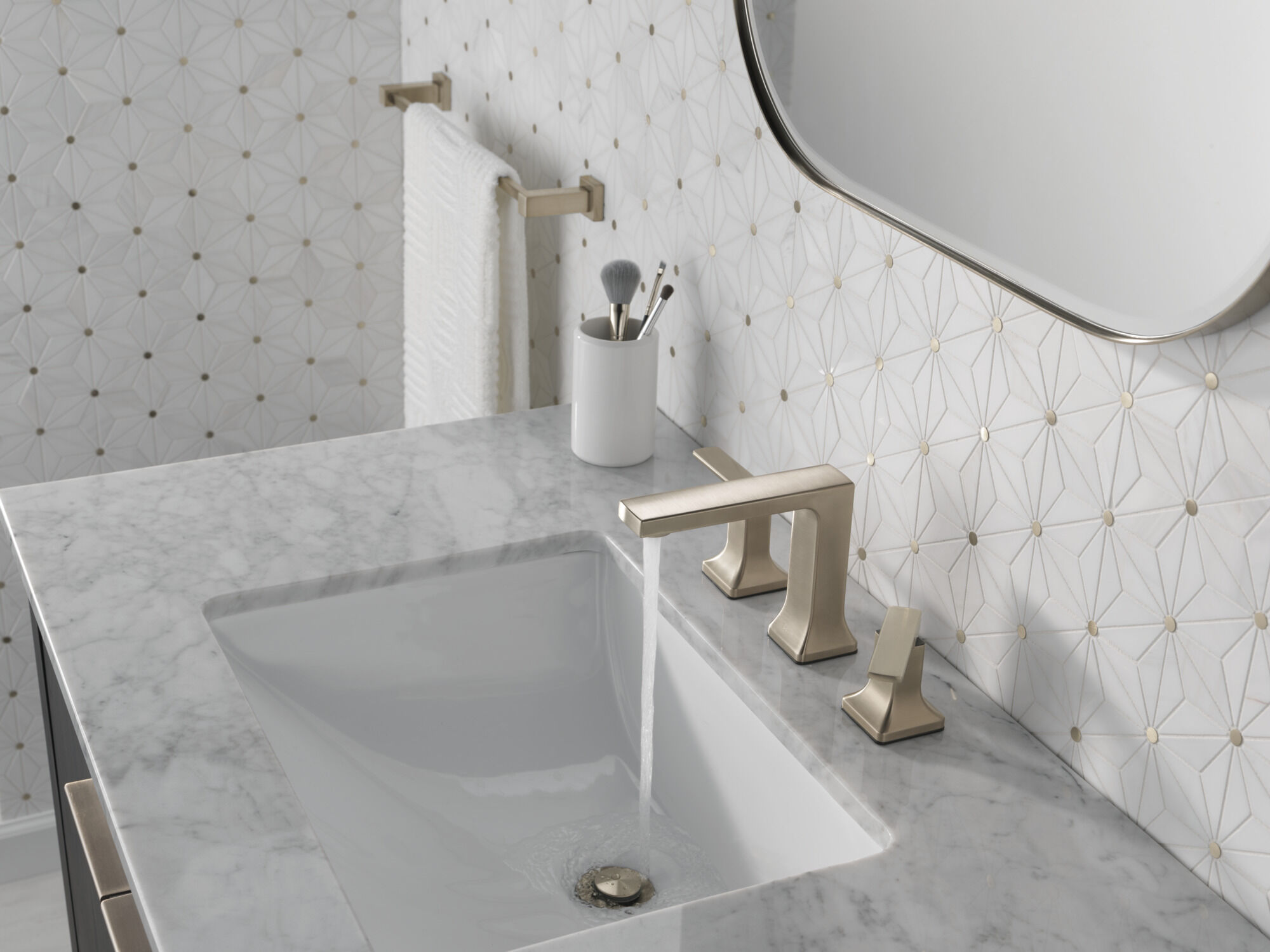 Towel Bar in Stainless IAO20818-SS | Delta Faucet