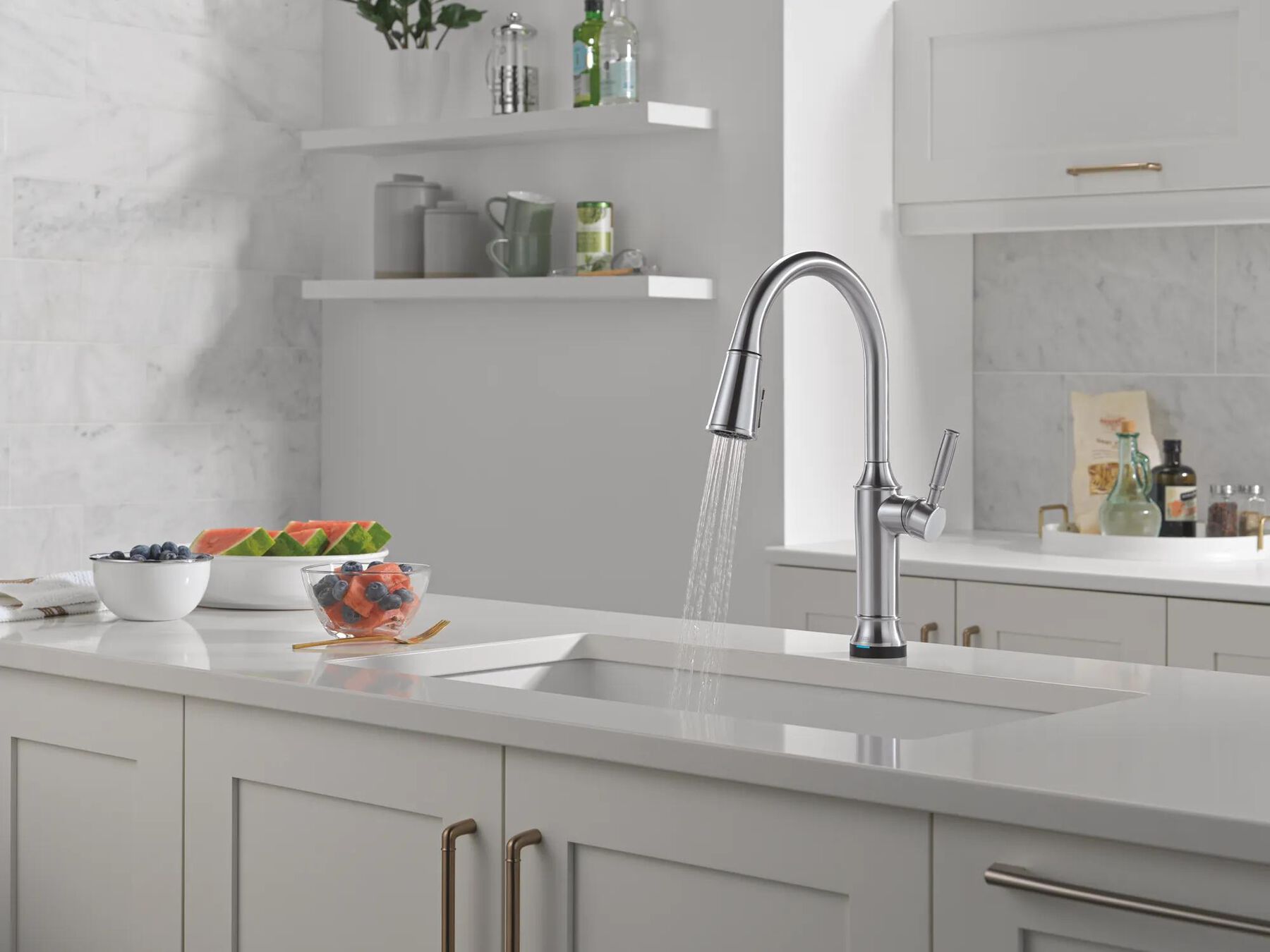 Touch<sub>2</sub>O&reg; Technology Kitchen Faucet with Touchless Technology