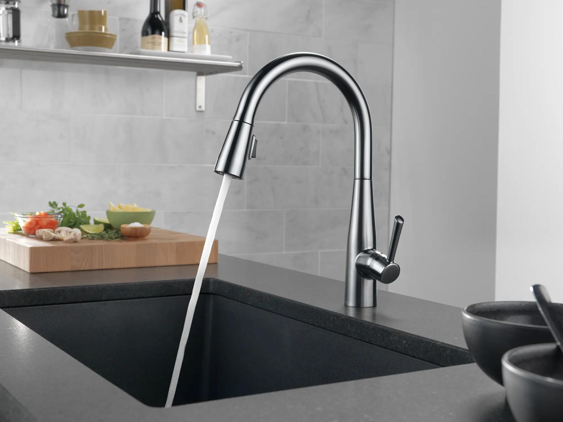 Single Handle Pull-down Kitchen Faucet (Recertified)