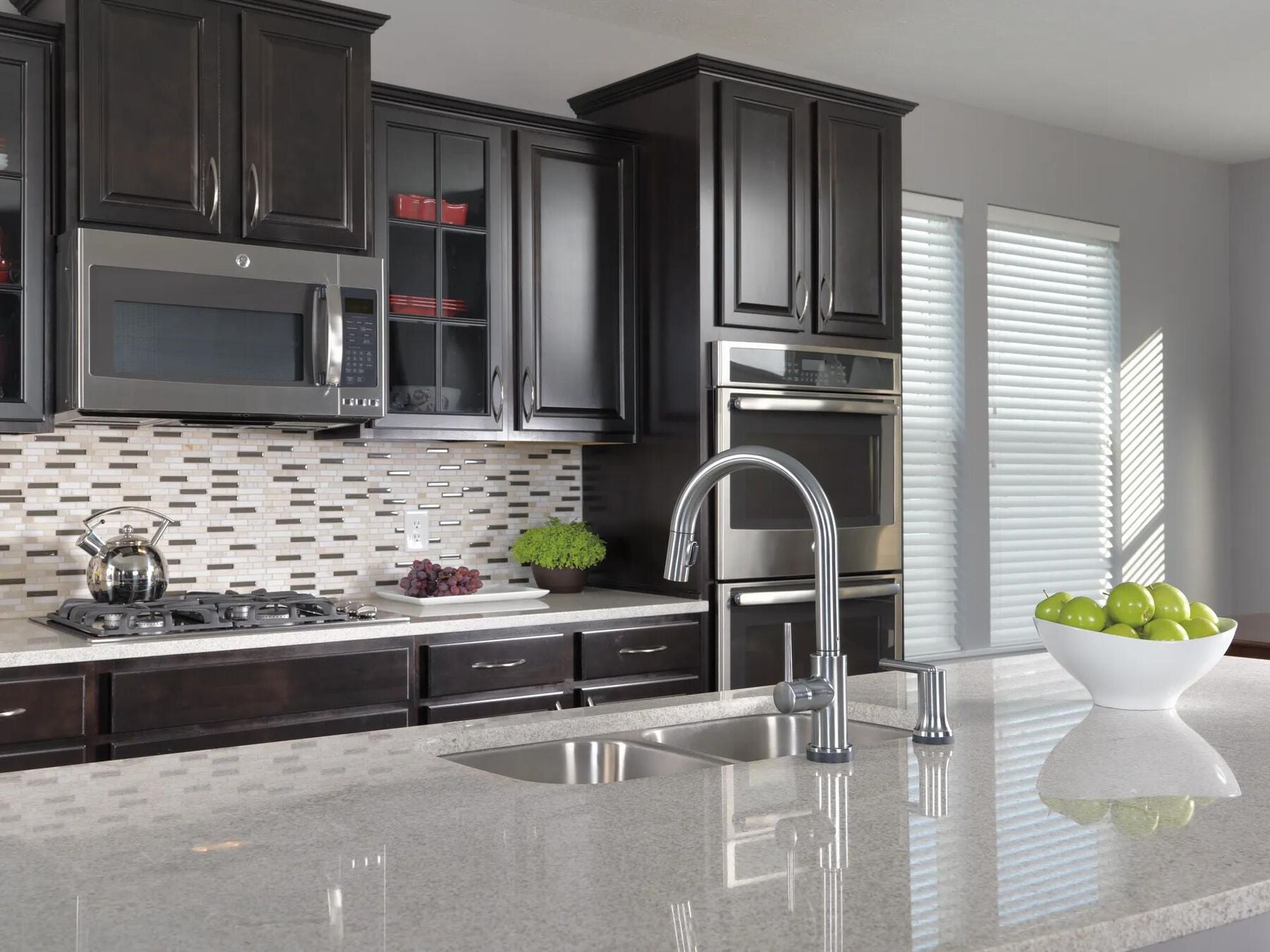 Single Handle Pull-Down Kitchen Faucet with Touch<sub>2</sub>O&reg; Technology