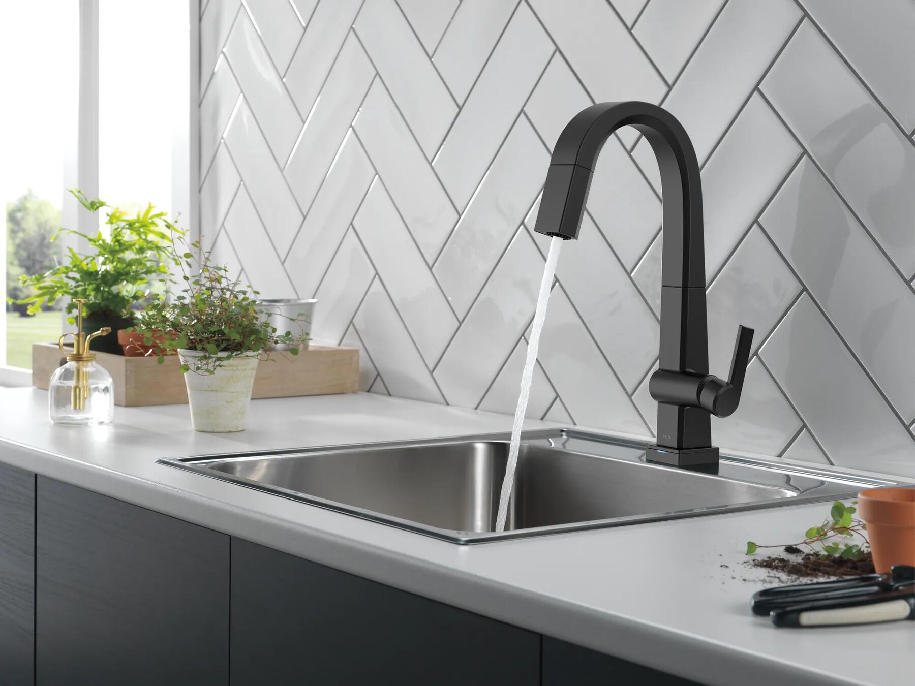 Single Handle Pull-Down Bar / Prep Faucet With Touch2O&reg; Technology