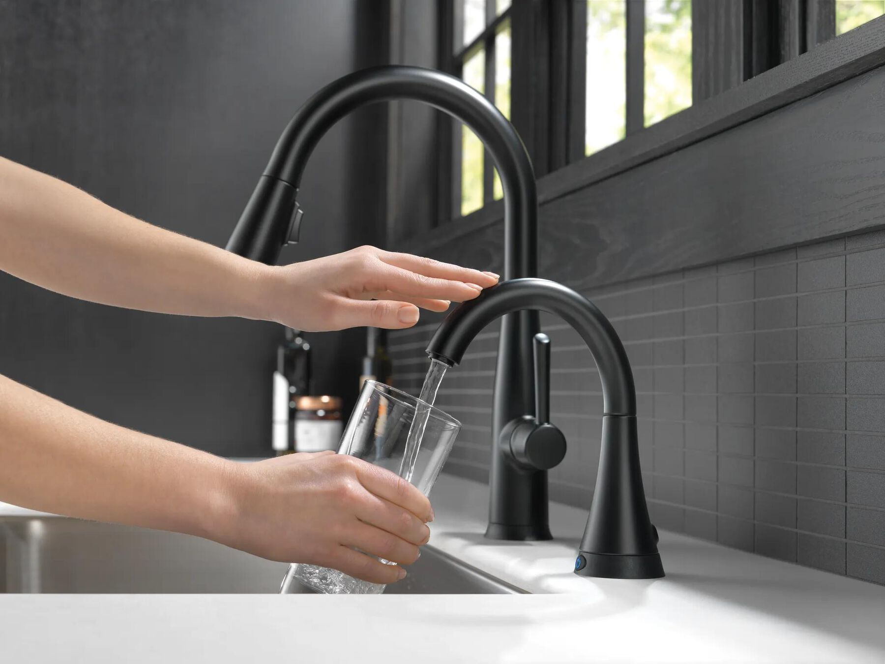 Single Handle Pull-Down Kitchen Faucet with Touch<sub>2</sub>O&reg; Technology
