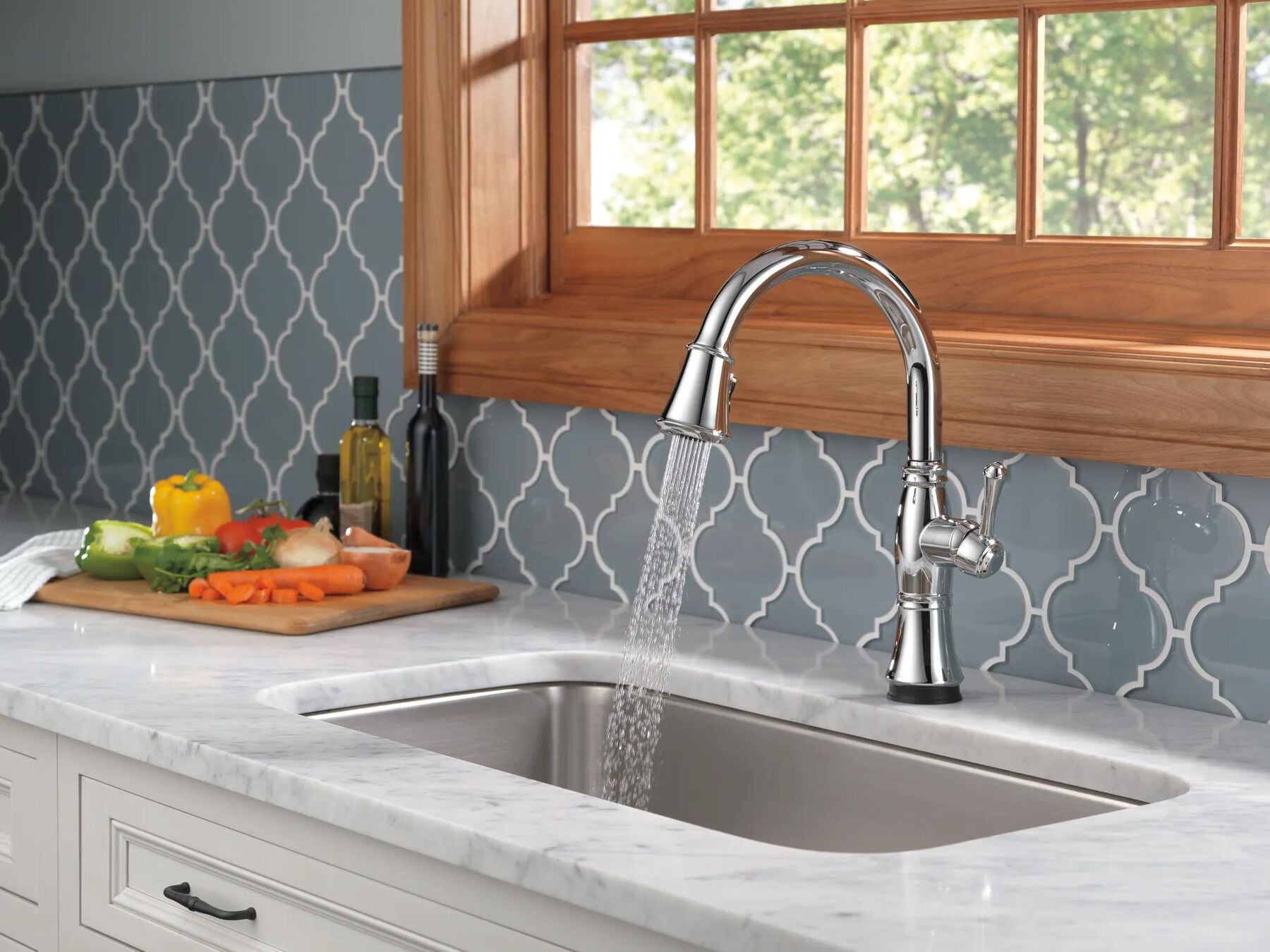Single Handle Pull-Down Kitchen Faucet with Touch<sub>2</sub>O&reg; and ShieldSpray&reg; Technologies