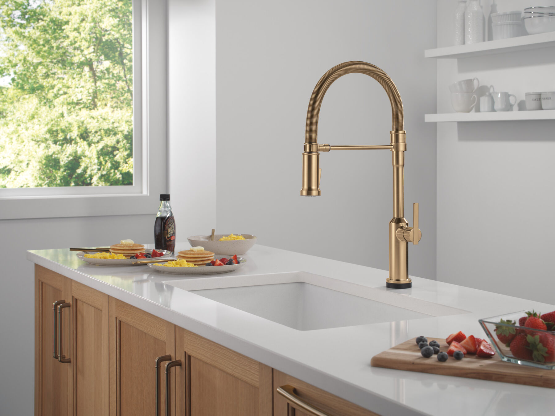 Touch2O&reg; Technology Kitchen Faucet with Touchless Technology