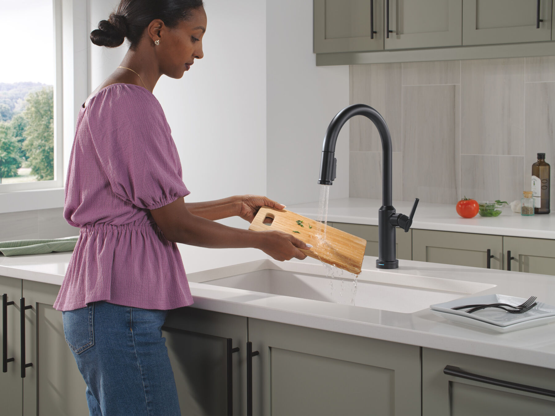 Touch2O&reg; Technology Kitchen Faucet with Touchless Technology