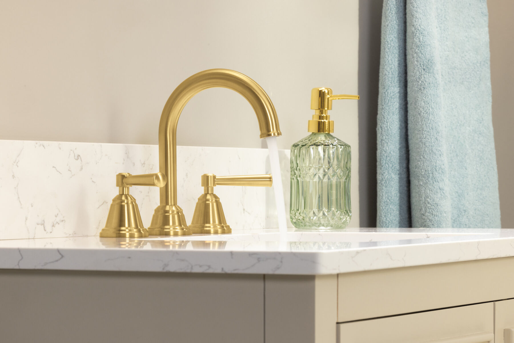 Two Handle Widespread Bathroom Faucet