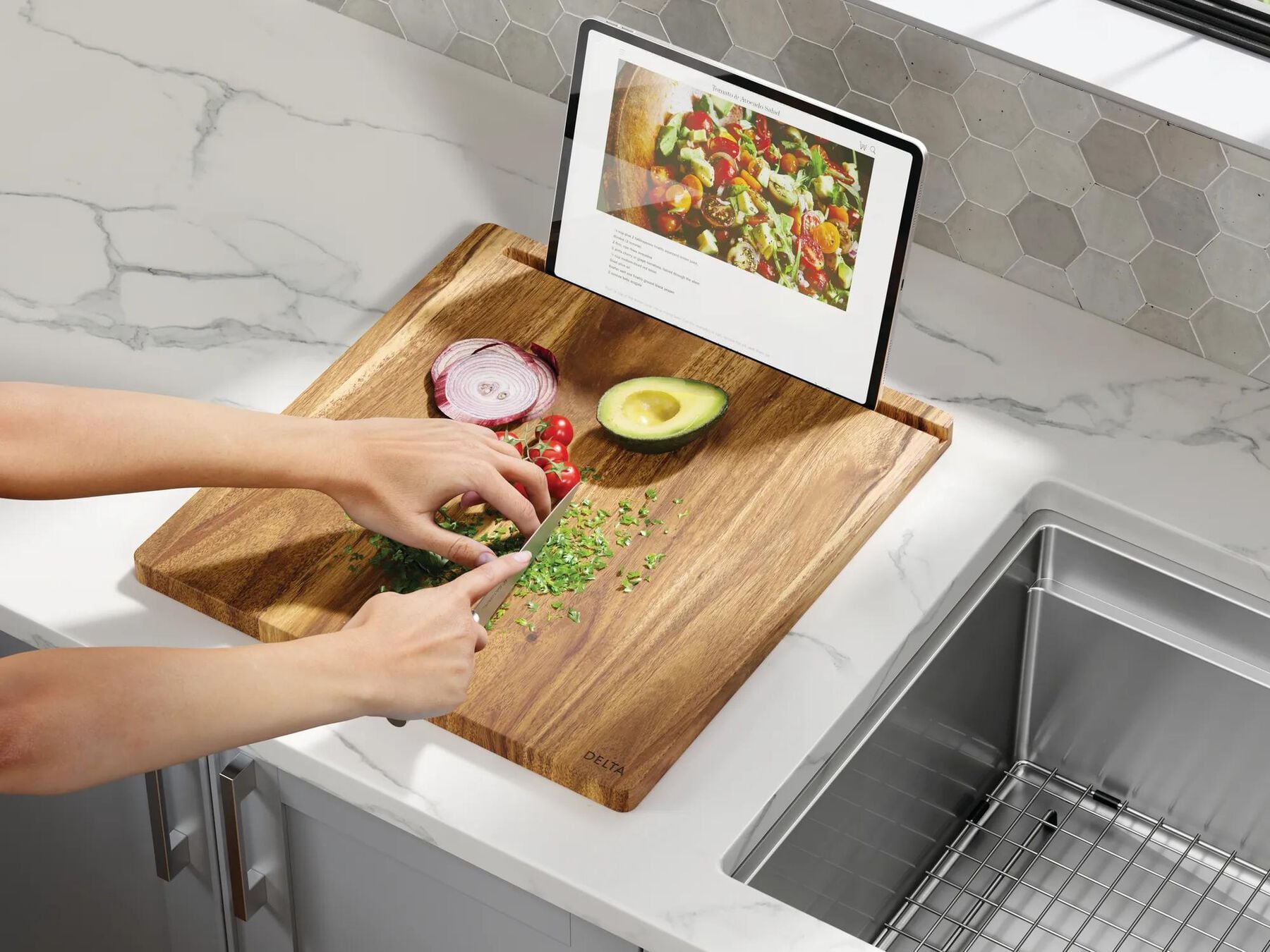 Single Handle Pull-Down Kitchen Faucet with Touch<sub>2</sub>O&reg; and ShieldSpray&reg; Technologies