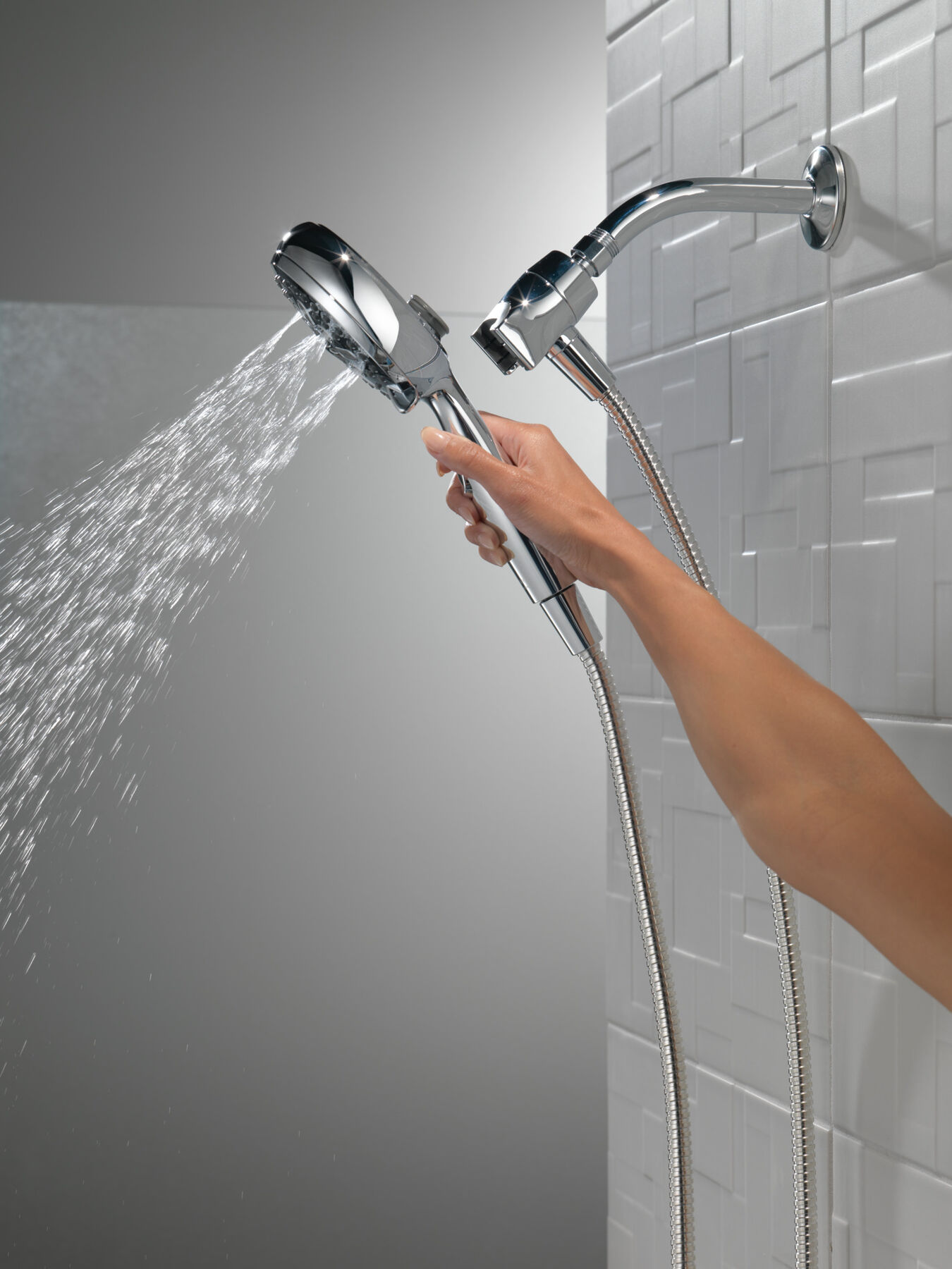 7-Setting SureDock&reg; Magnetic Hand Shower