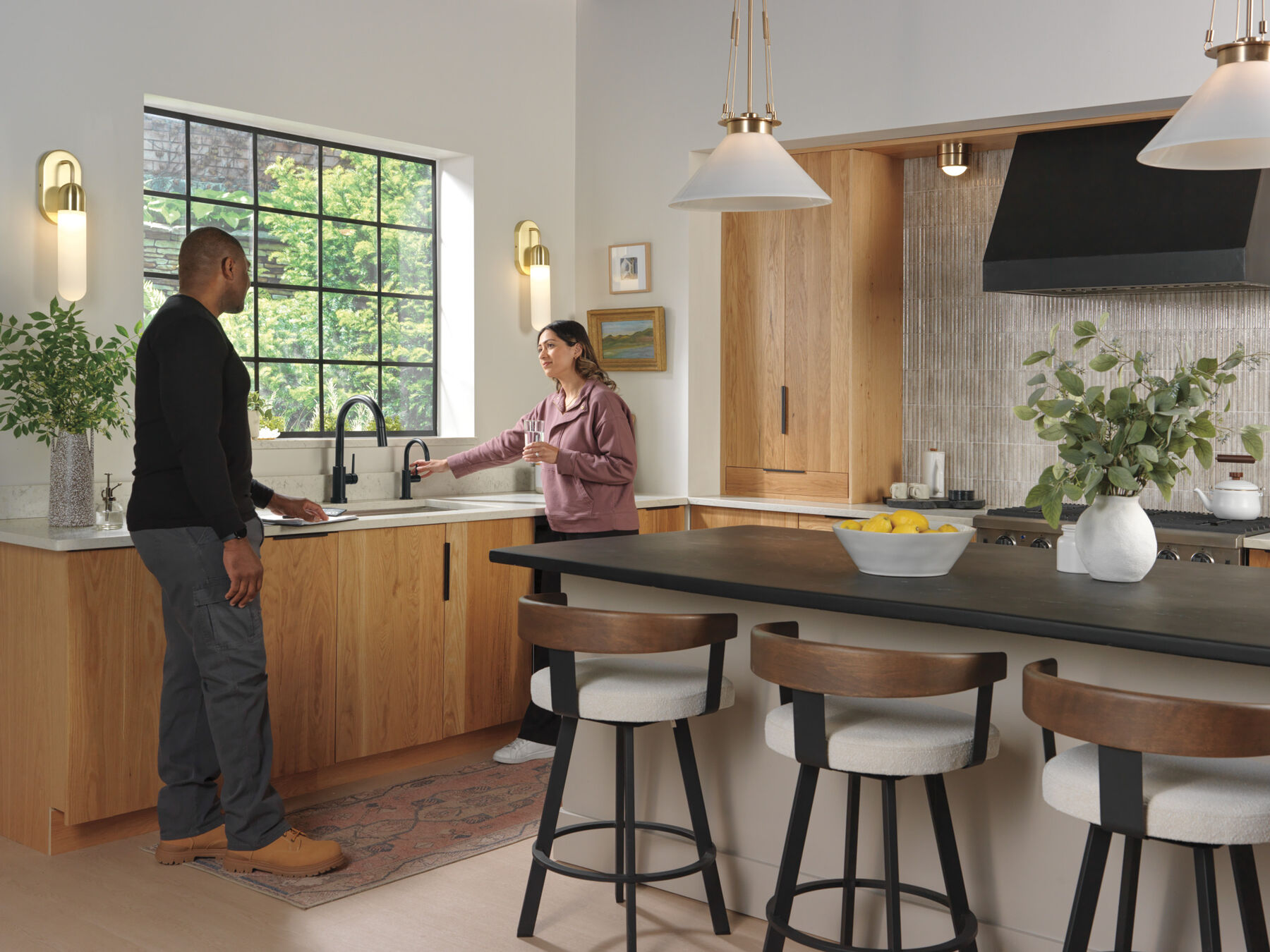 Touch<sub>2</sub>O&reg; Technology Kitchen Faucet with Touchless Technology