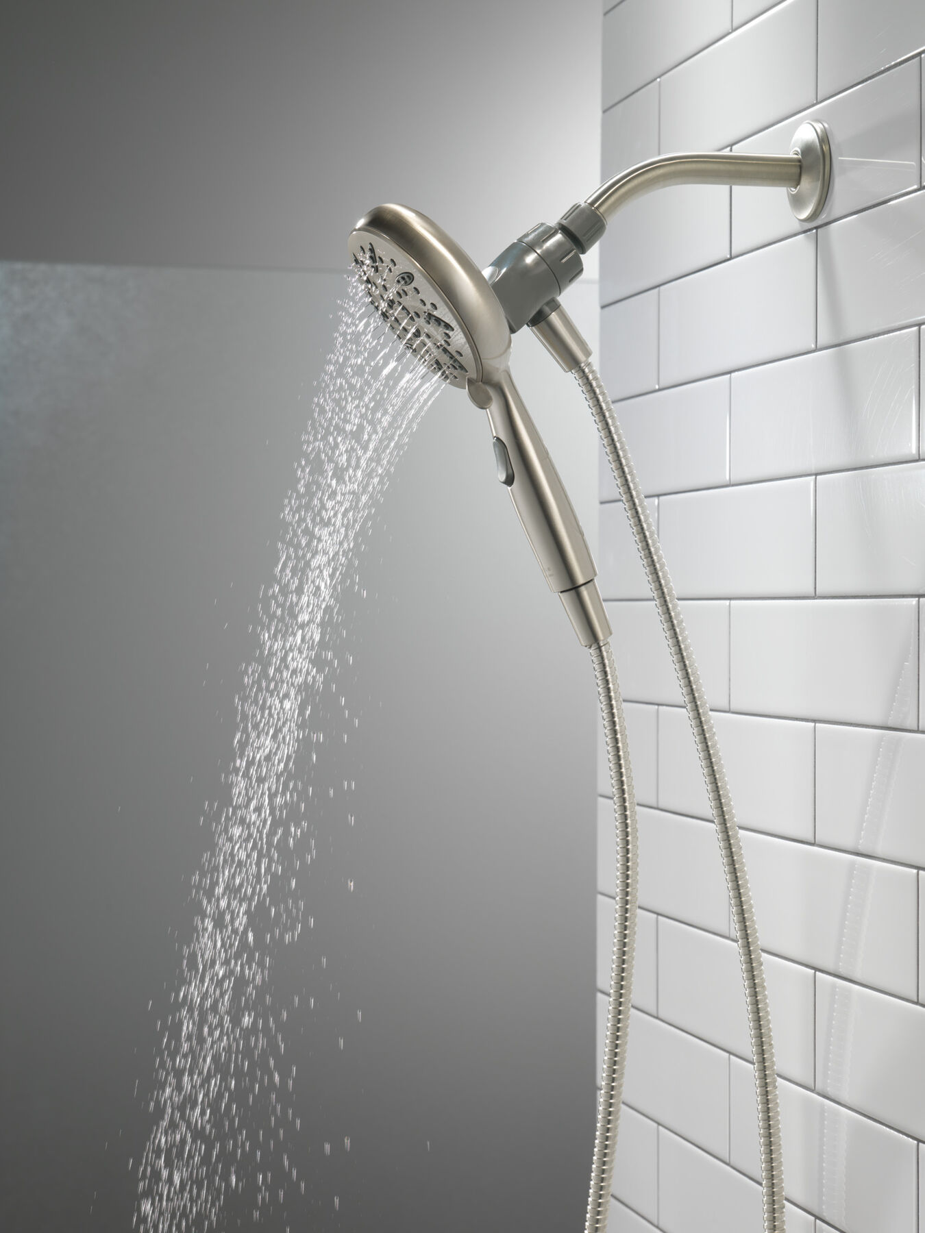 6-Setting SureDock&reg; Magnetic Hand Shower